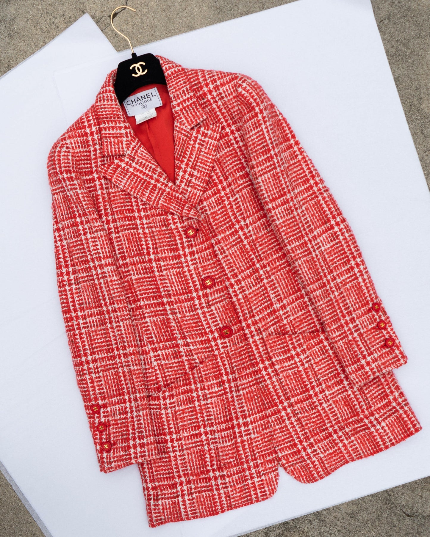 FR34-36 Chanel Spring 1997 Red and While Tweed Long Cut Two Pocketed Jacket - Vintage Chanel Jacket - - Rarchive.