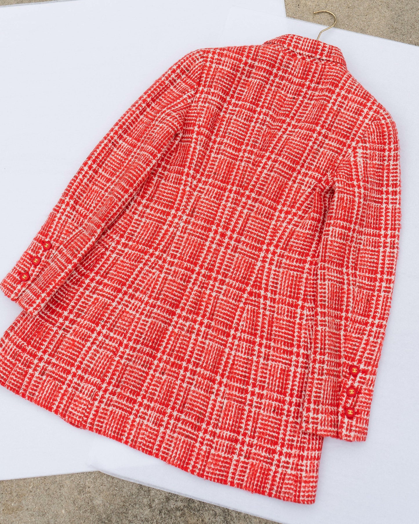 FR34-36 Chanel Spring 1997 Red and While Tweed Long Cut Two Pocketed Jacket - Vintage Chanel Jacket - - Rarchive.