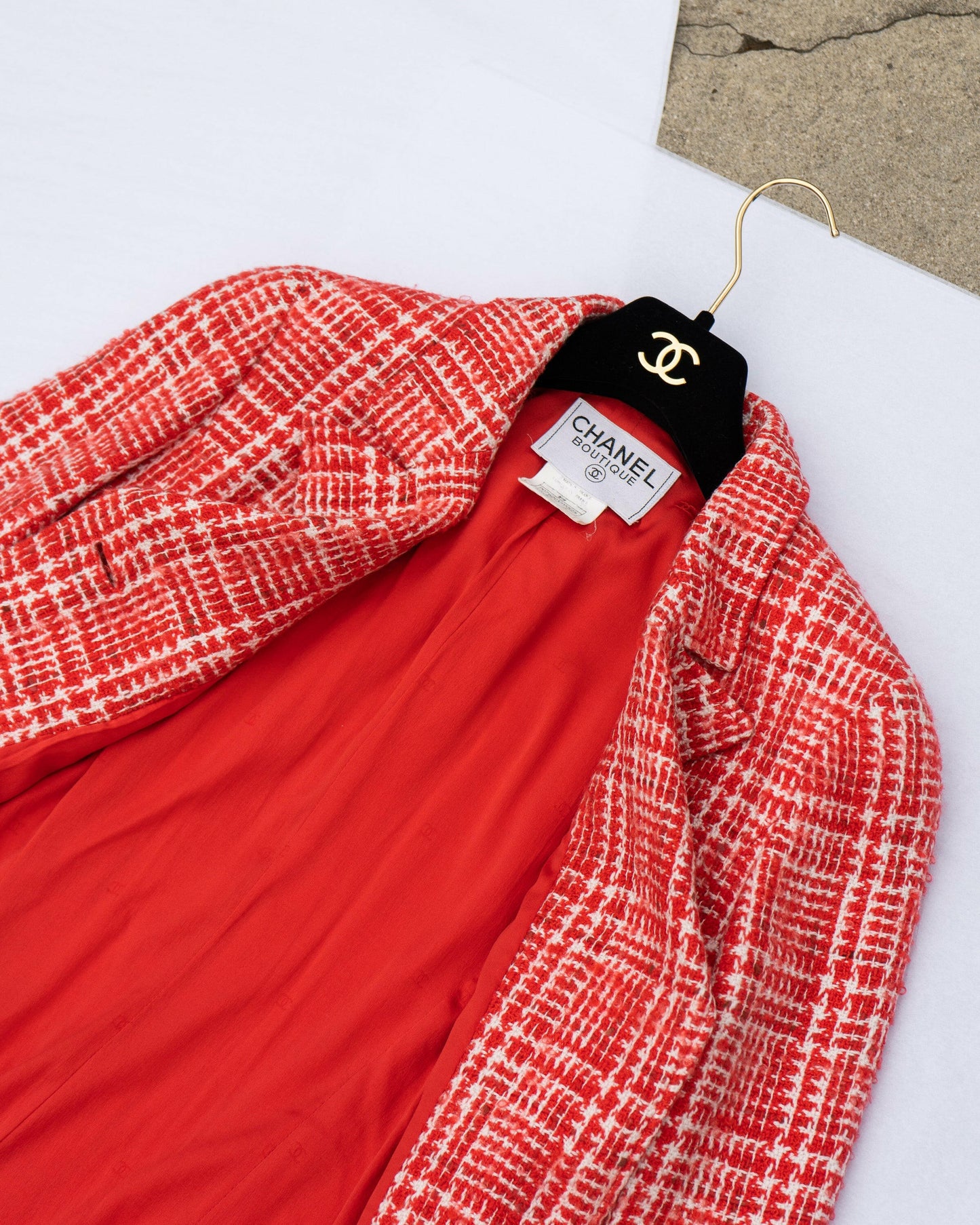 FR34-36 Chanel Spring 1997 Red and While Tweed Long Cut Two Pocketed Jacket - Vintage Chanel Jacket - - Rarchive.