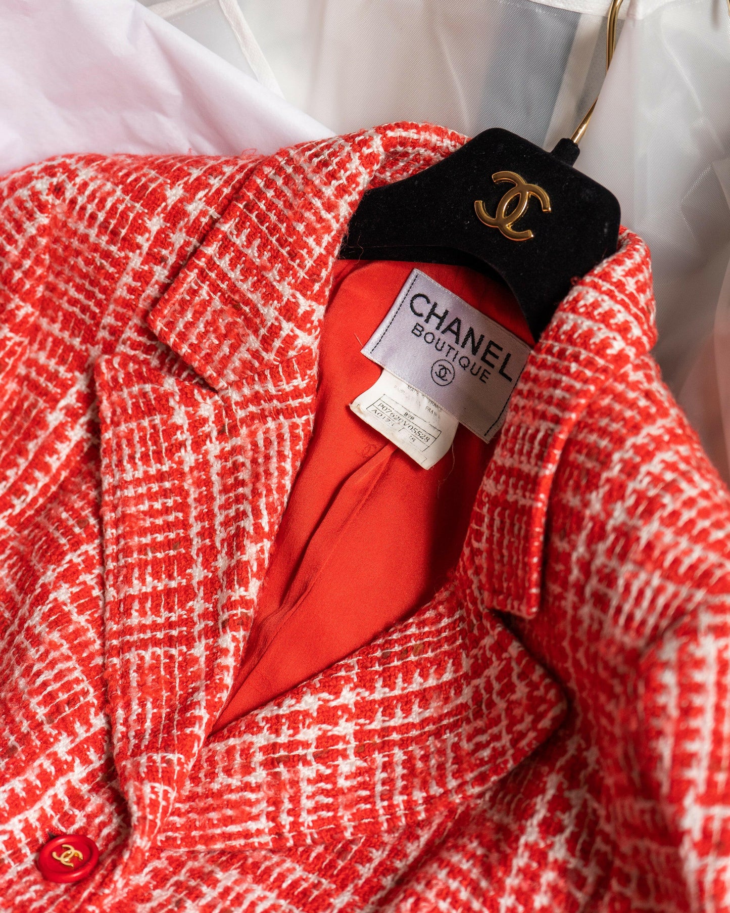 FR34-36 Chanel Spring 1997 Red and While Tweed Long Cut Two Pocketed Jacket - Vintage Chanel Jacket - - Rarchive.