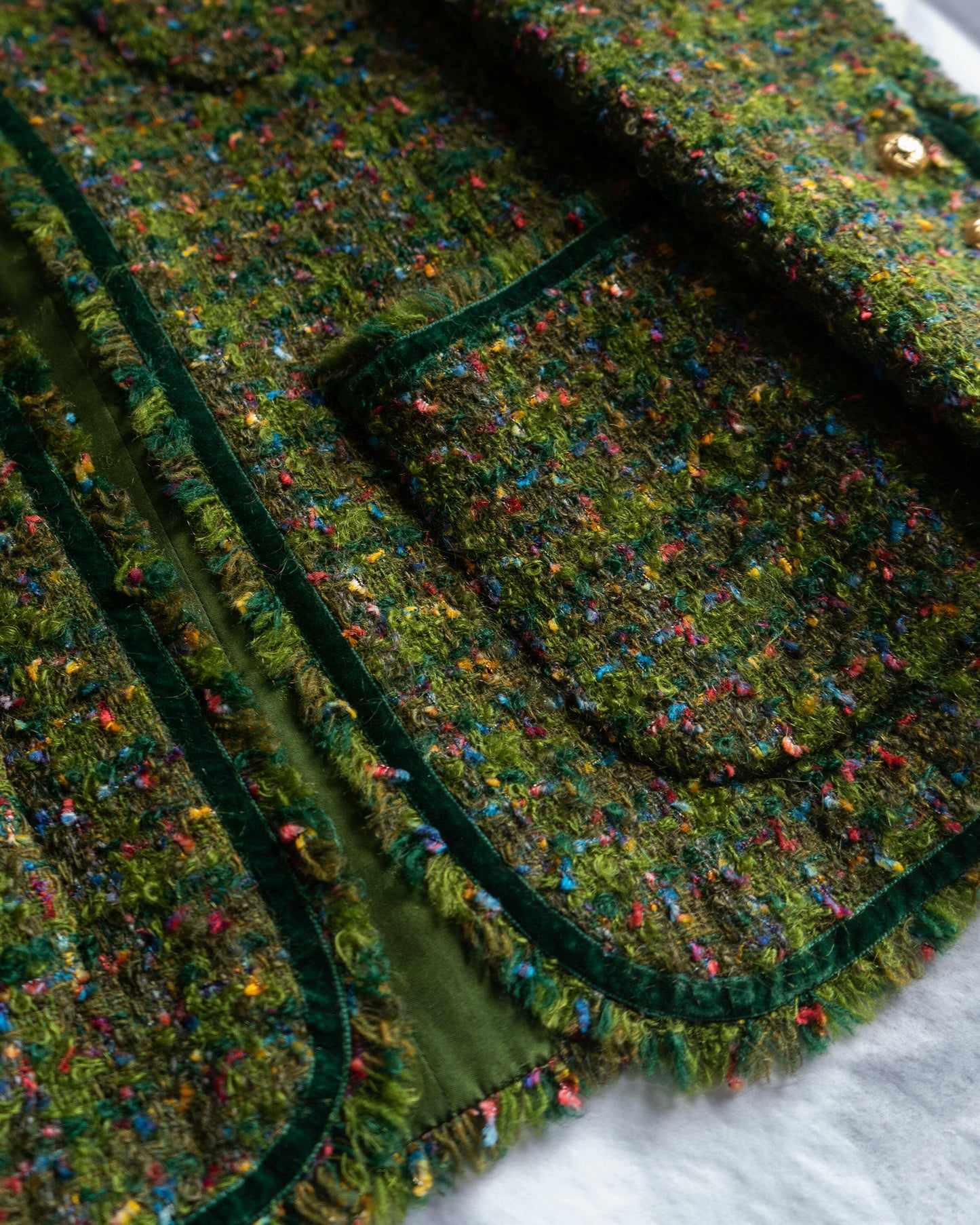 FR34 Fall 1990 Four Pocketed Collarless Green Fantasy Tweed Jacket - Vintage Chanel Jacket - - Rarchive.