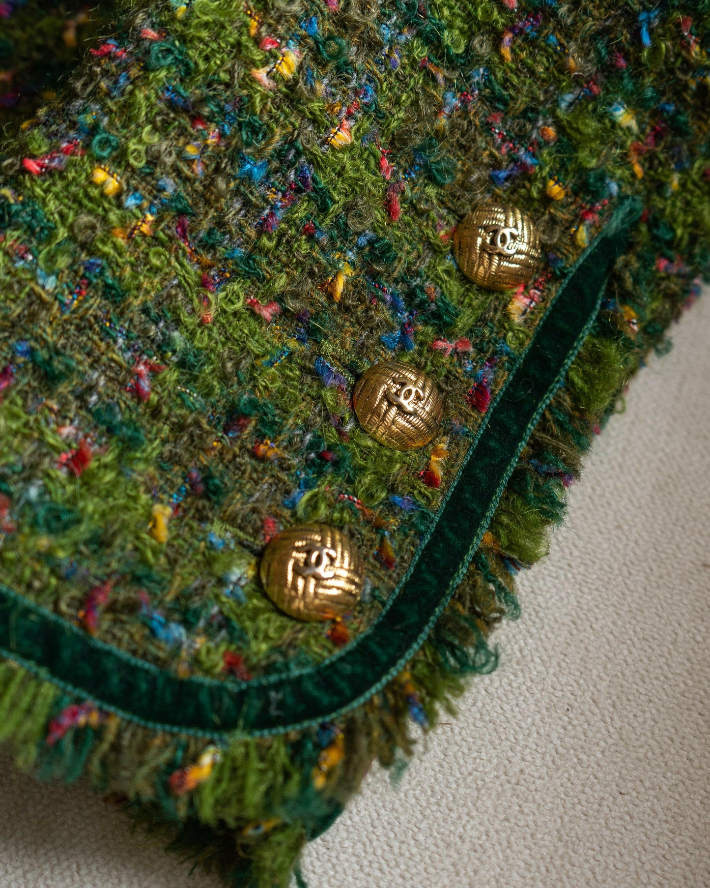 FR34 Fall 1990 Four Pocketed Collarless Green Fantasy Tweed Jacket - Vintage Chanel Jacket - - Rarchive.