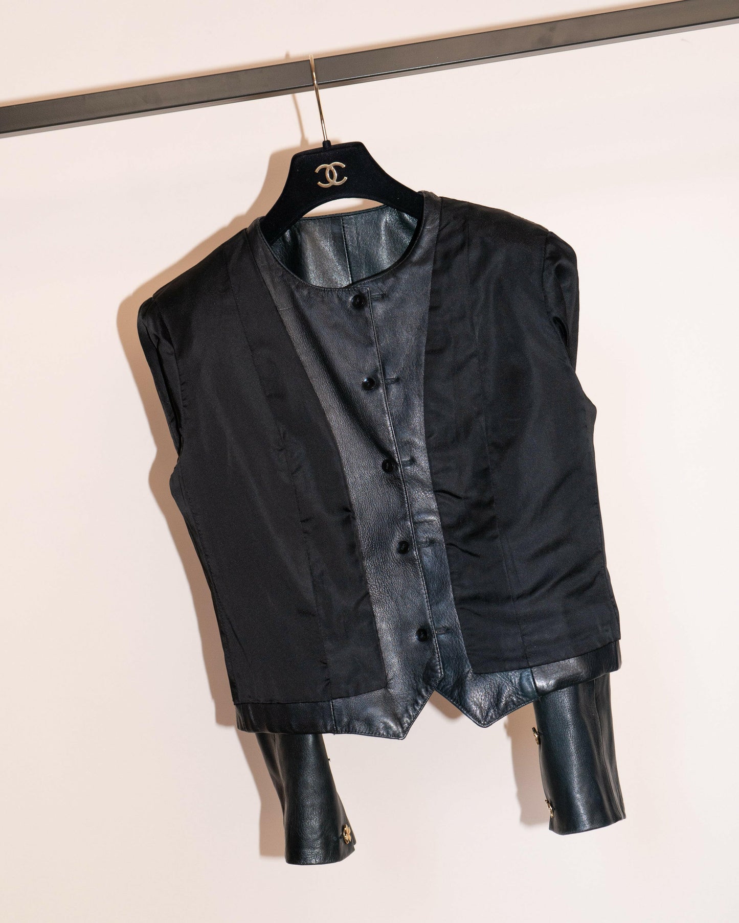 FR40-42 Chanel 1980s Colarless Two-Pocketed Black Leather Jacket - Vintage Chanel Jacket - - Rarchive.