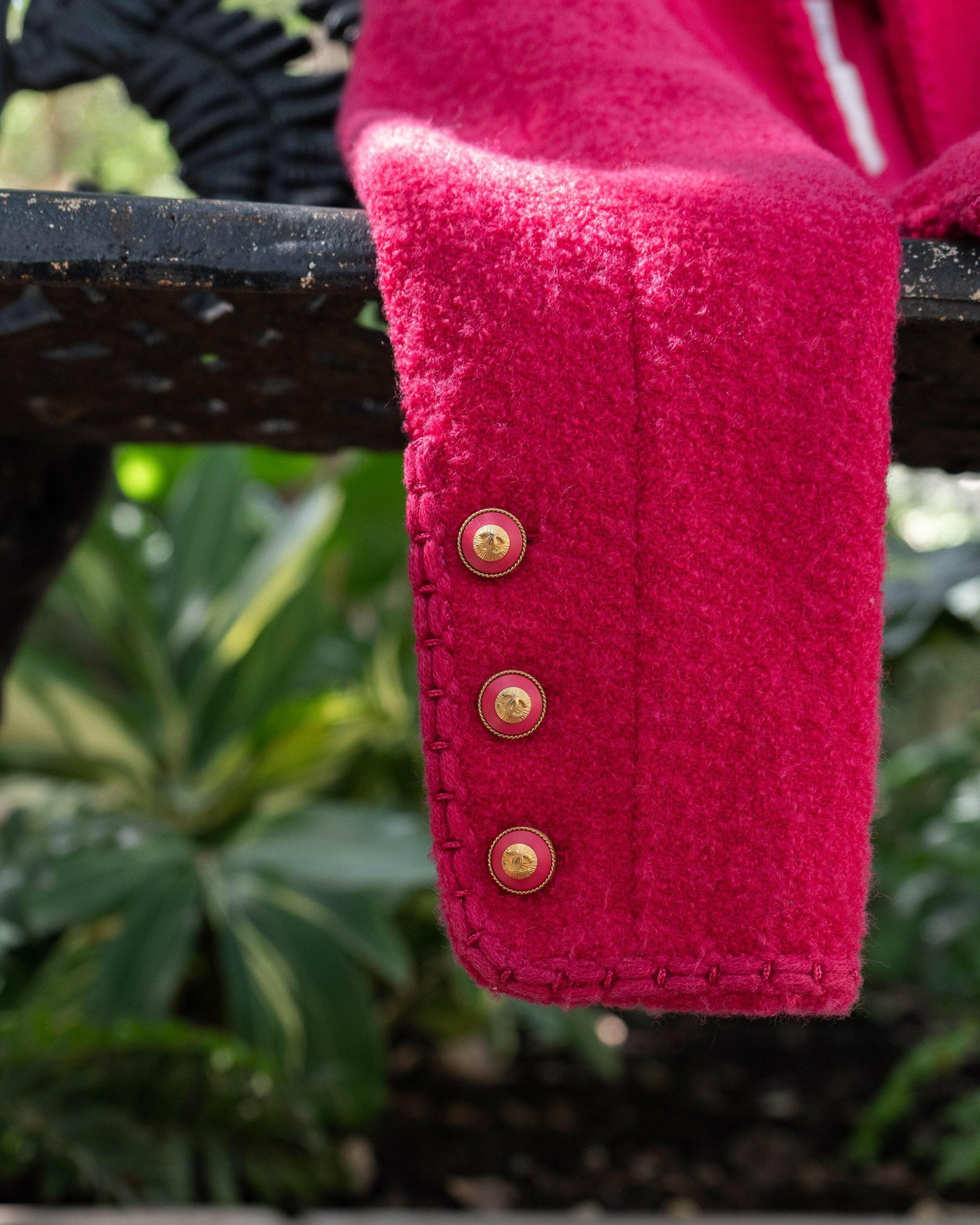 FR34-36 Rare Chanel Fall 1993 Fitted Cut Braided Trim Slit Detail Pink Wool Tweed Jacket