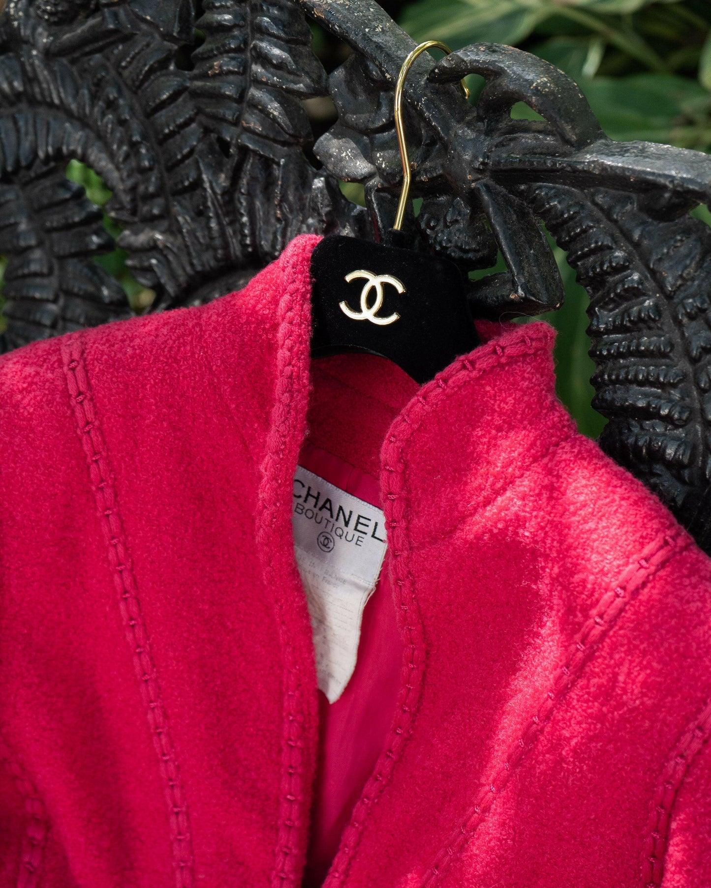 FR34-36 Rare Chanel Fall 1993 Fitted Cut Braided Trim Slit Detail Pink Wool Tweed Jacket