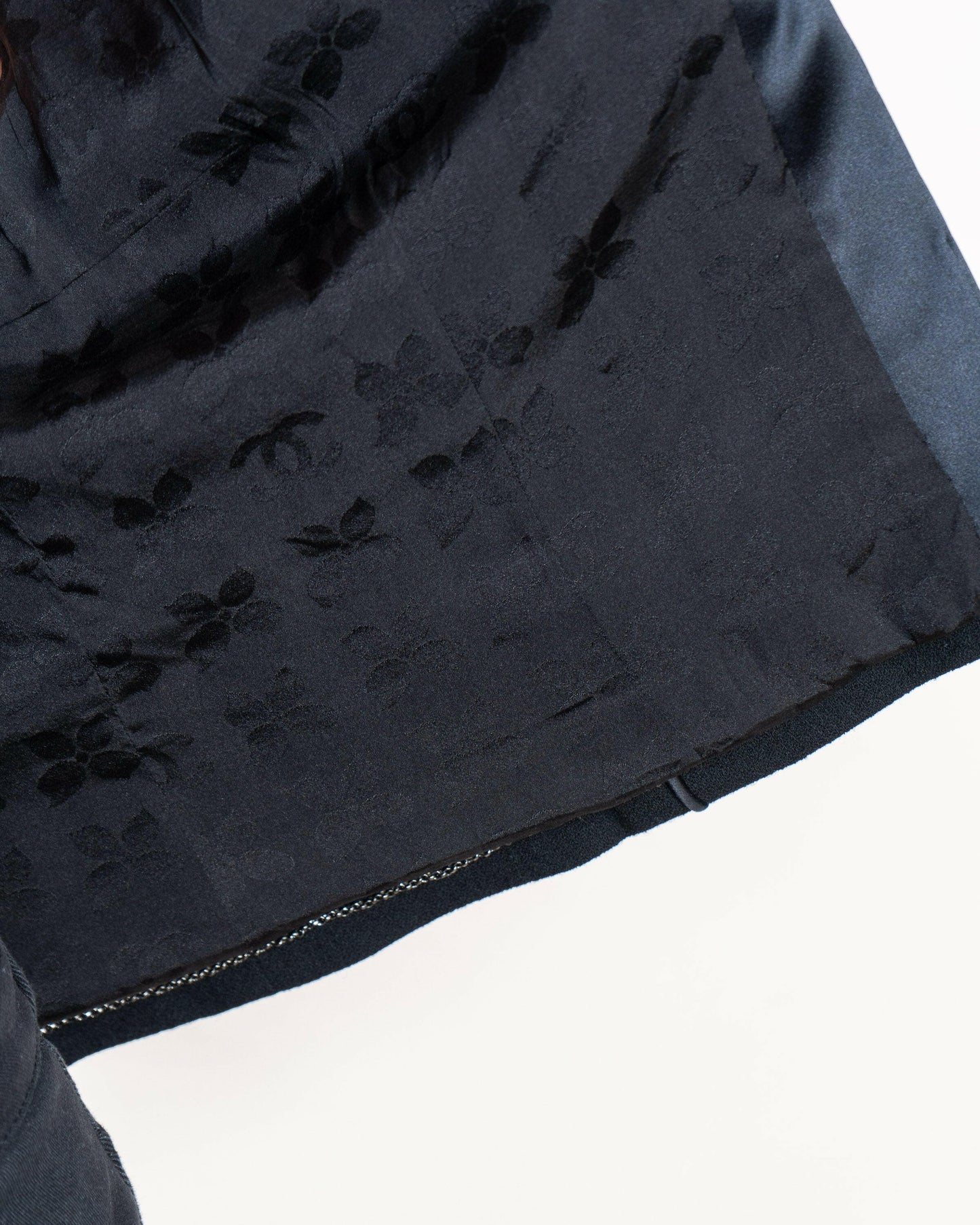 FR40-42 Chanel Fall 2002 Collarless Two-Pocketed Cropped Cut Black Boxy Wool Jacket - Vintage Chanel Jacket - - Rarchive.