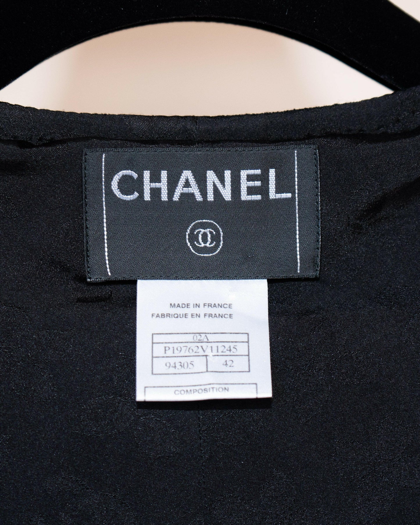 FR40-42 Chanel Fall 2002 Collarless Two-Pocketed Cropped Cut Black Boxy Wool Jacket - Vintage Chanel Jacket - - Rarchive.