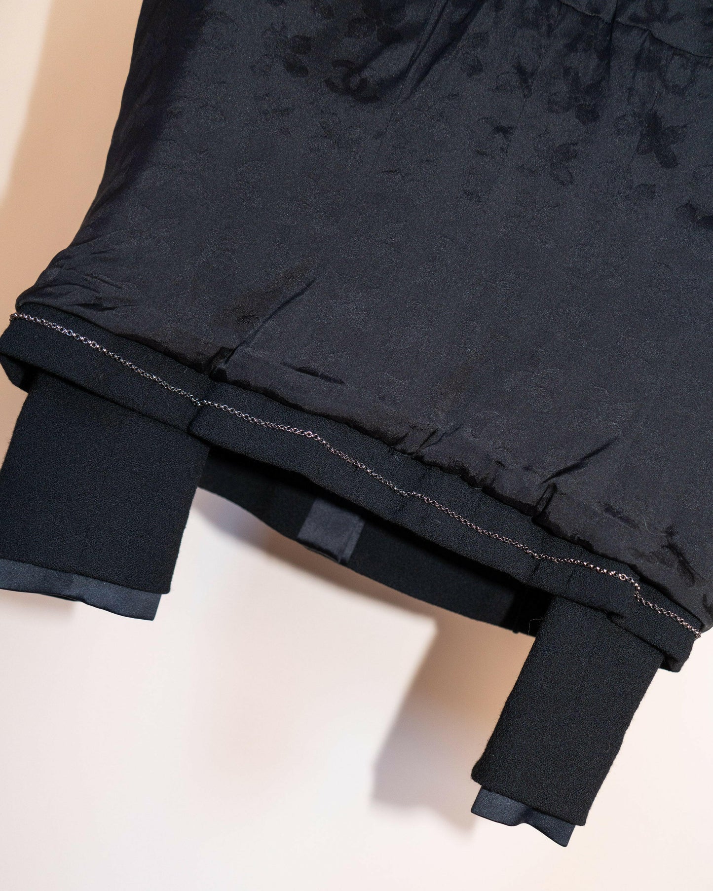 FR40-42 Chanel Fall 2002 Collarless Two-Pocketed Cropped Cut Black Boxy Wool Jacket - Vintage Chanel Jacket - - Rarchive.