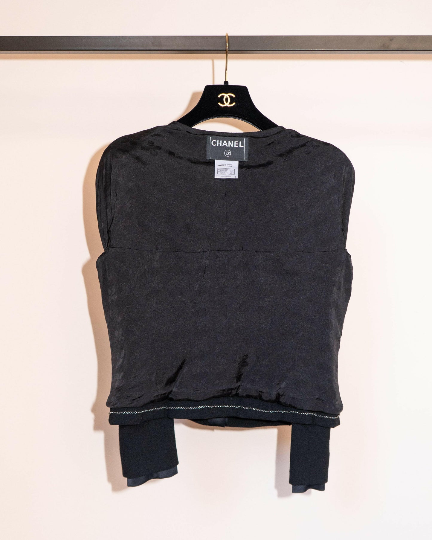 FR40-42 Chanel Fall 2002 Collarless Two-Pocketed Cropped Cut Black Boxy Wool Jacket - Vintage Chanel Jacket - - Rarchive.