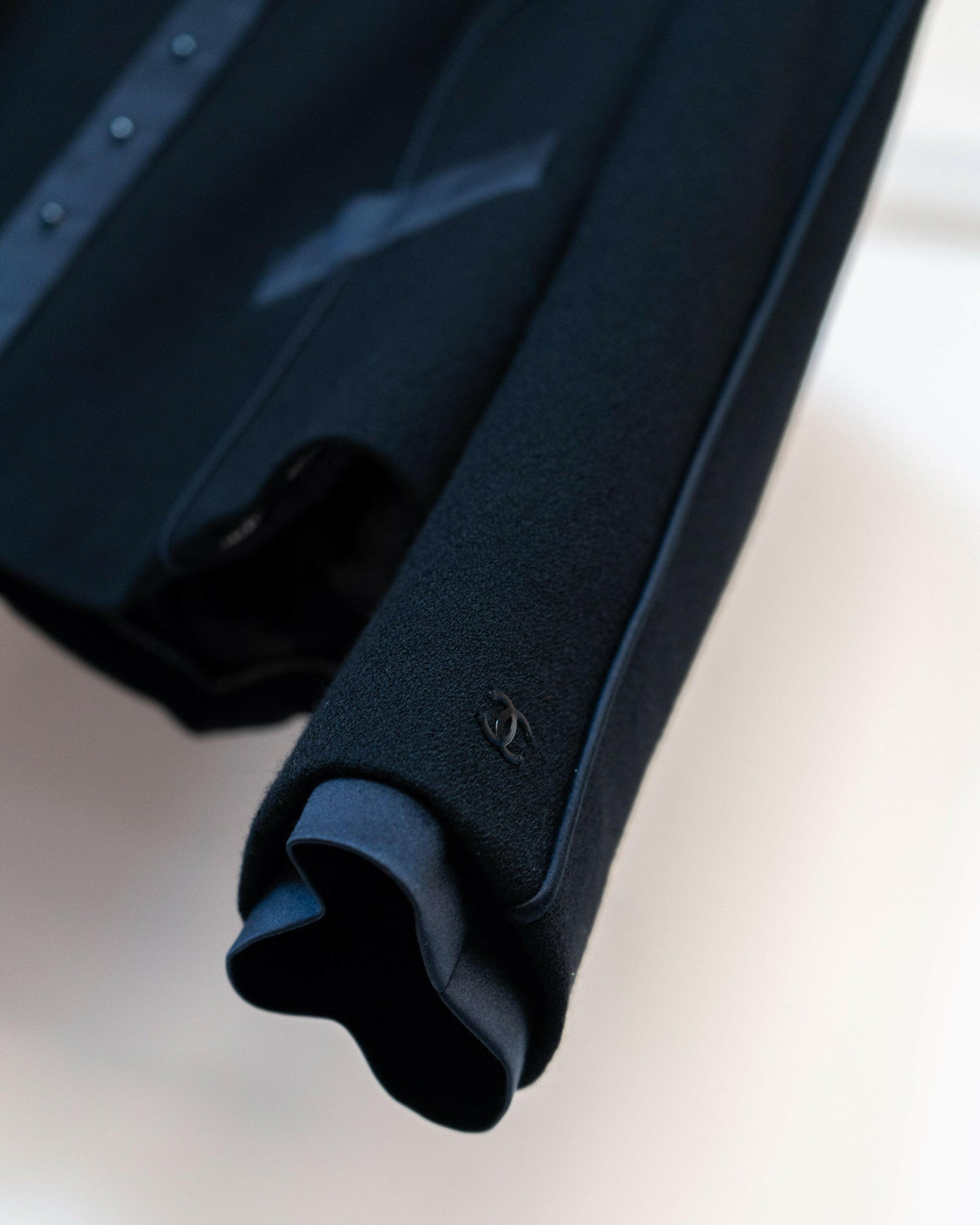 FR40-42 Chanel Fall 2002 Collarless Two-Pocketed Cropped Cut Black Boxy Wool Jacket - Vintage Chanel Jacket - - Rarchive.