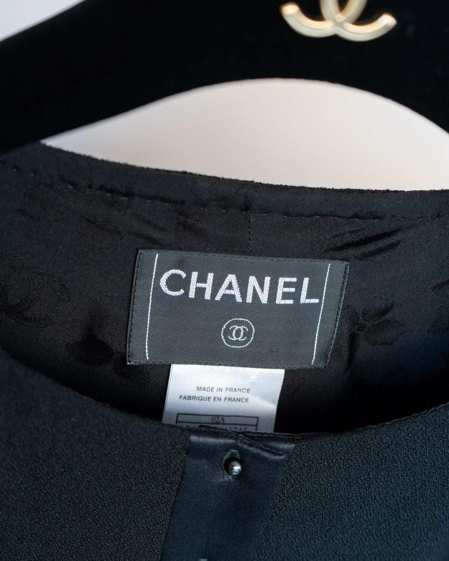 FR40-42 Chanel Fall 2002 Collarless Two-Pocketed Cropped Cut Black Boxy Wool Jacket - Vintage Chanel Jacket - - Rarchive.