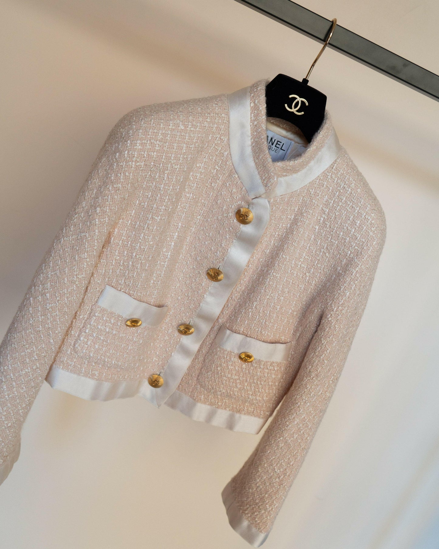 FR36-38 Rare Chanel Spring 1990 Two-Pocketed Cropped Light Pink Tweed Jacket - Vintage Chanel Jacket - - Rarchive.