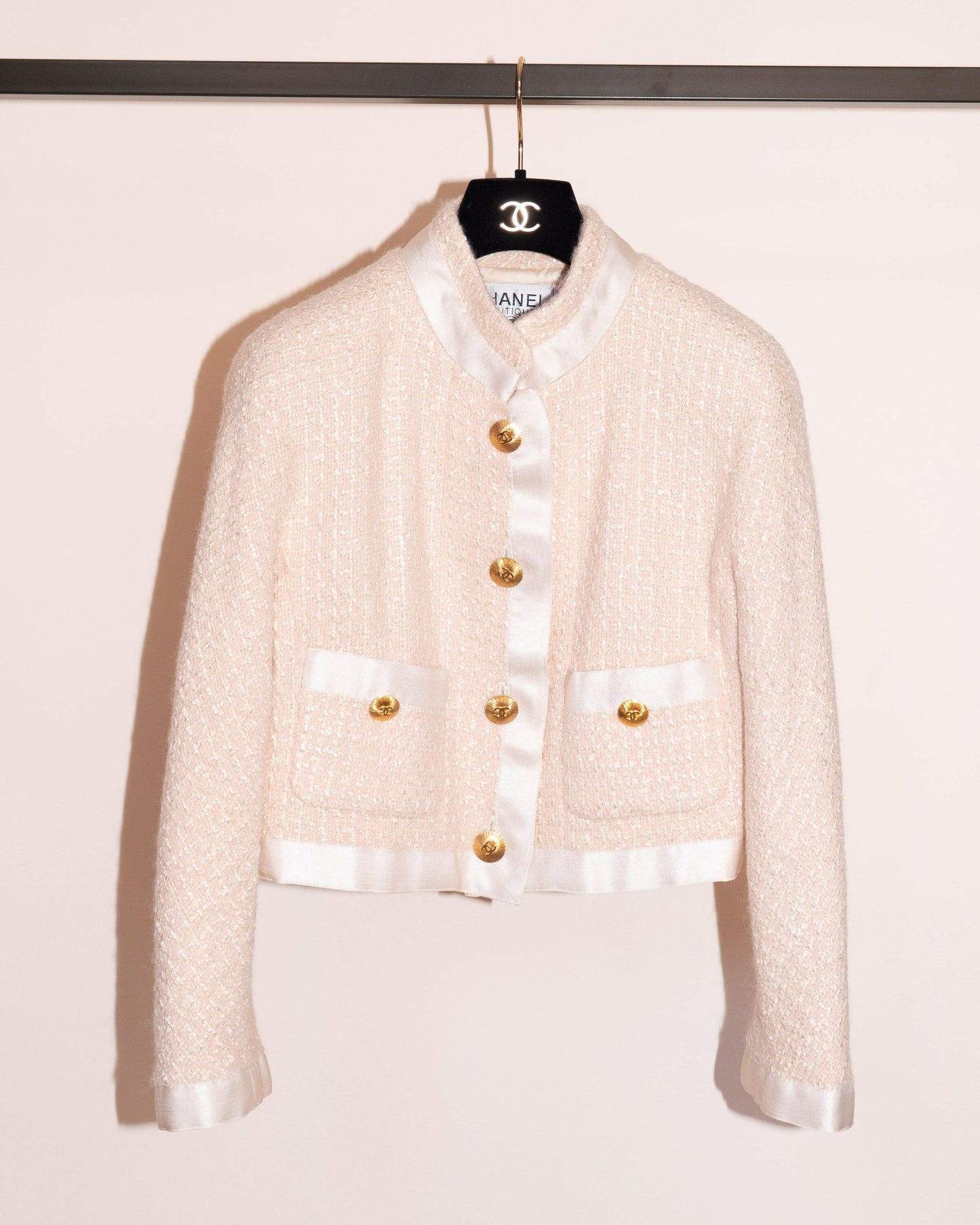 FR36-38 Rare Chanel Spring 1990 Two-Pocketed Cropped Light Pink Tweed Jacket - Vintage Chanel Jacket - - Rarchive.