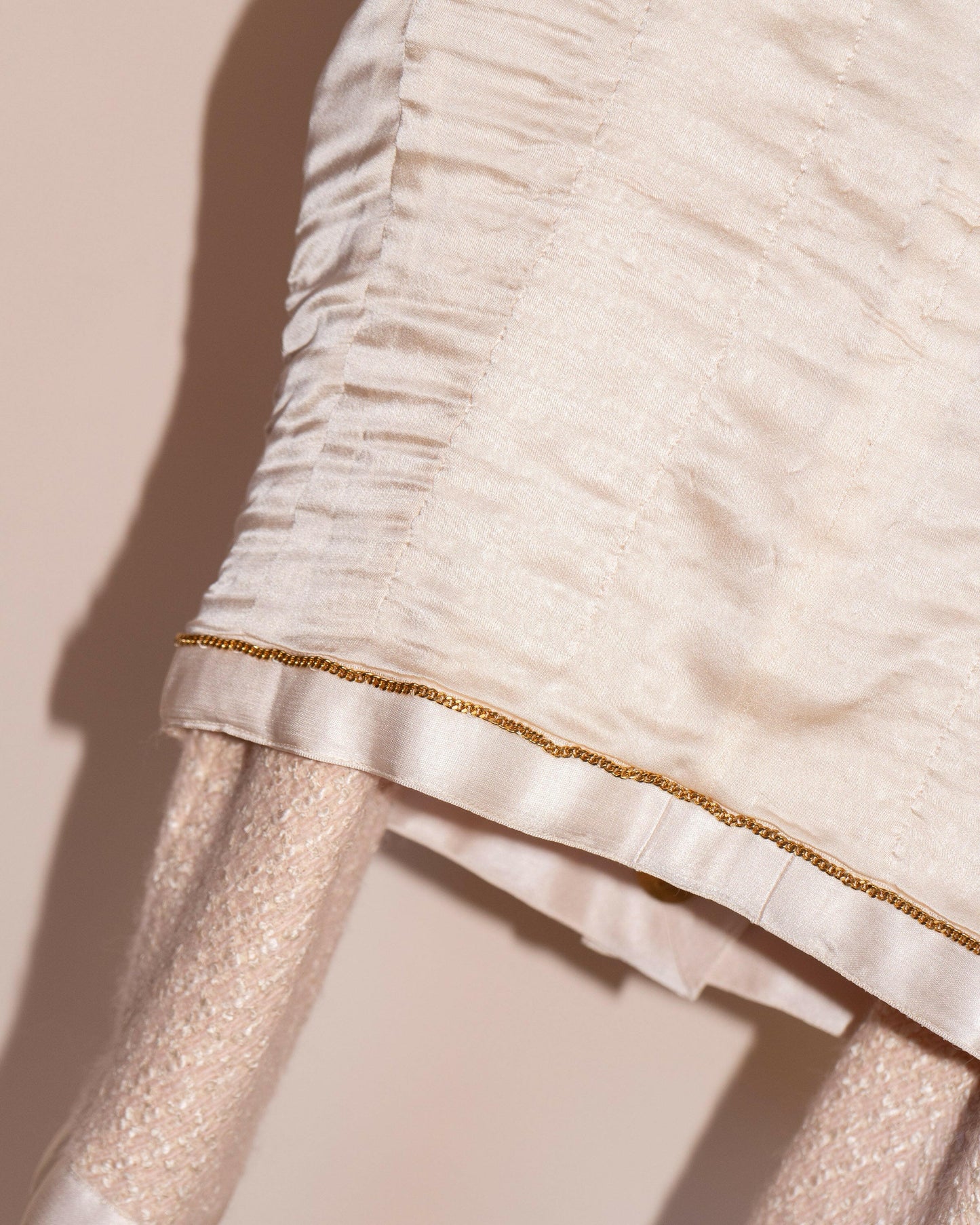 FR36-38 Rare Chanel Spring 1990 Two-Pocketed Cropped Light Pink Tweed Jacket - Vintage Chanel Jacket - - Rarchive.