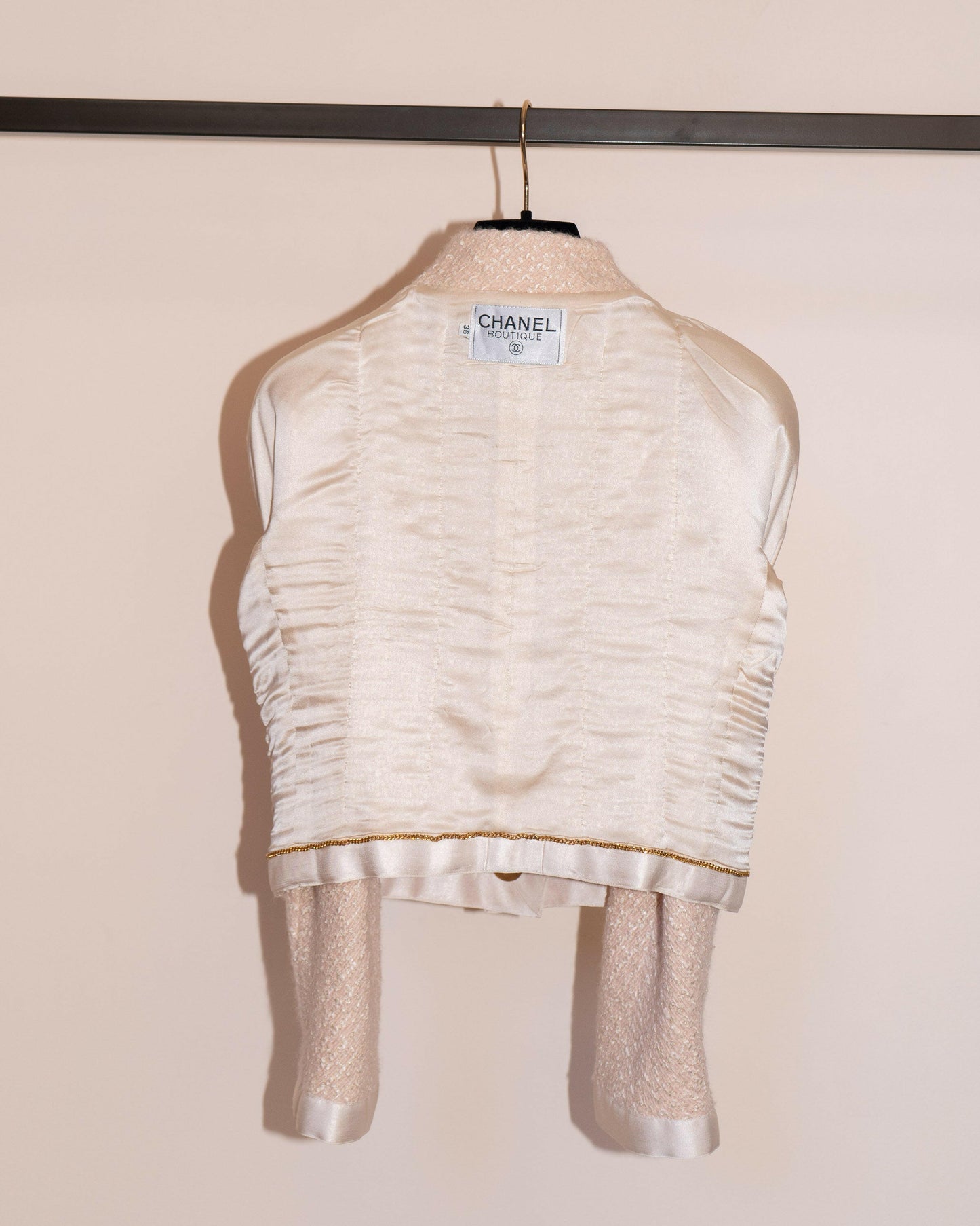 FR36-38 Rare Chanel Spring 1990 Two-Pocketed Cropped Light Pink Tweed Jacket - Vintage Chanel Jacket - - Rarchive.