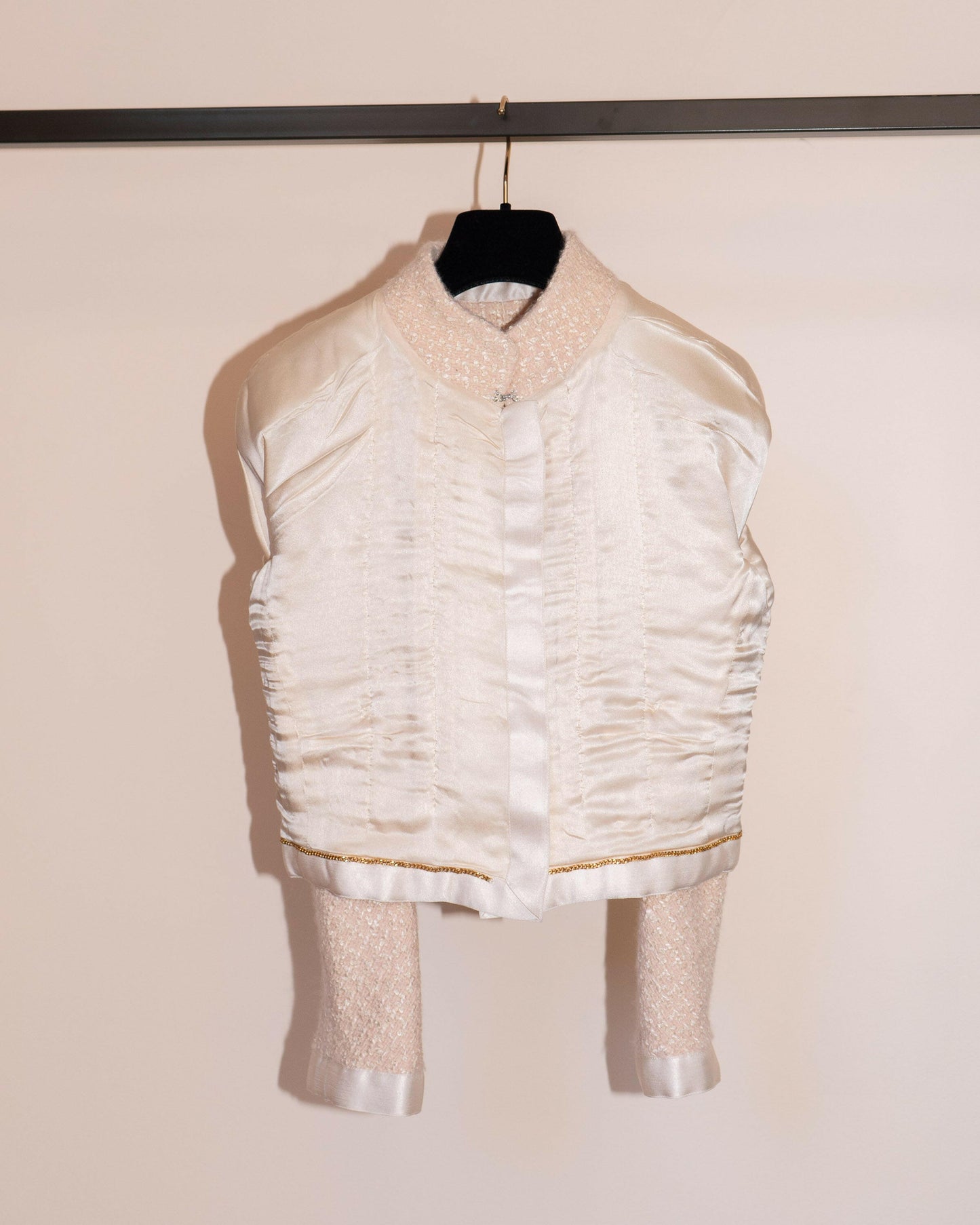 FR36-38 Rare Chanel Spring 1990 Two-Pocketed Cropped Light Pink Tweed Jacket - Vintage Chanel Jacket - - Rarchive.