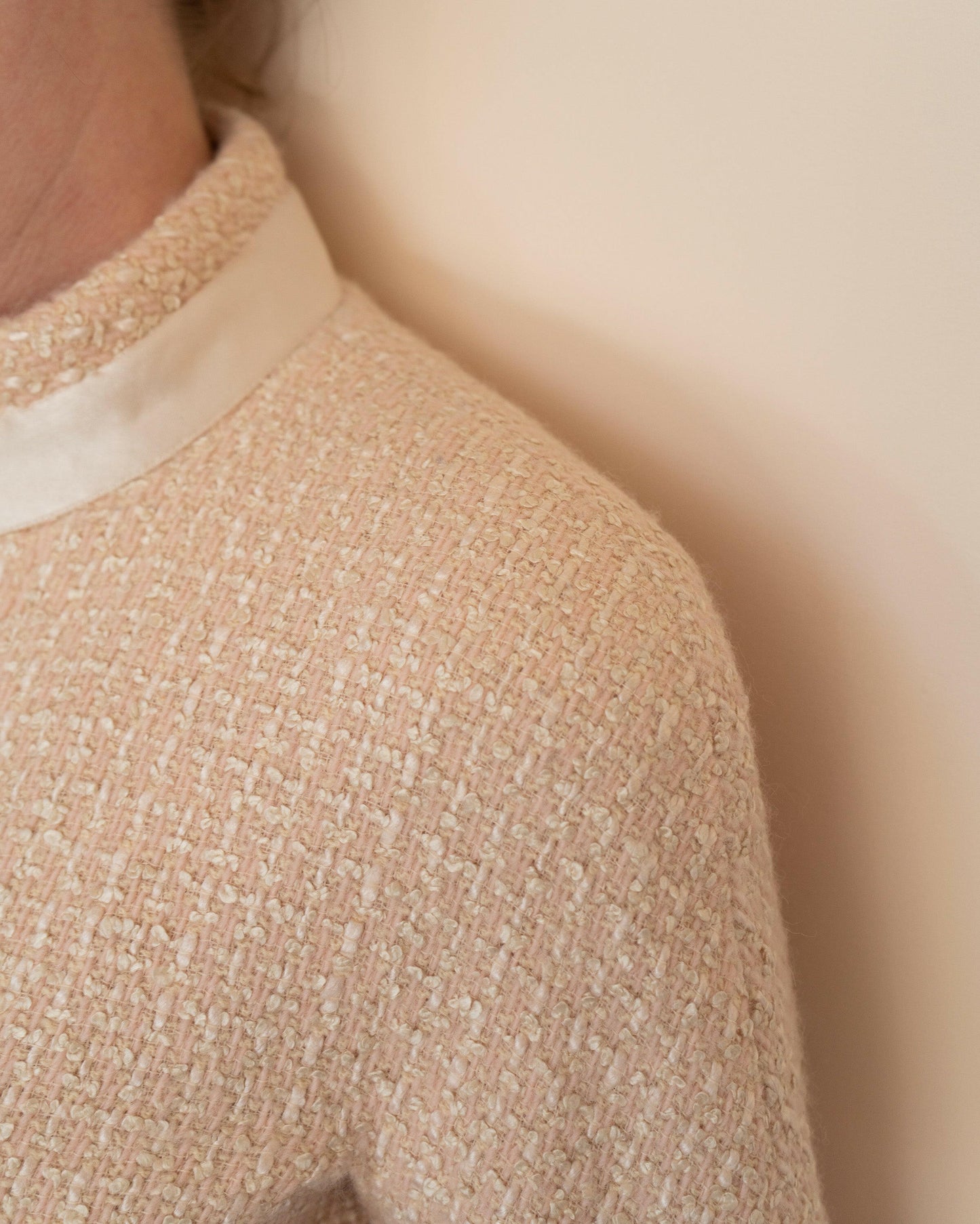 FR36-38 Rare Chanel Spring 1990 Two-Pocketed Cropped Light Pink Tweed Jacket