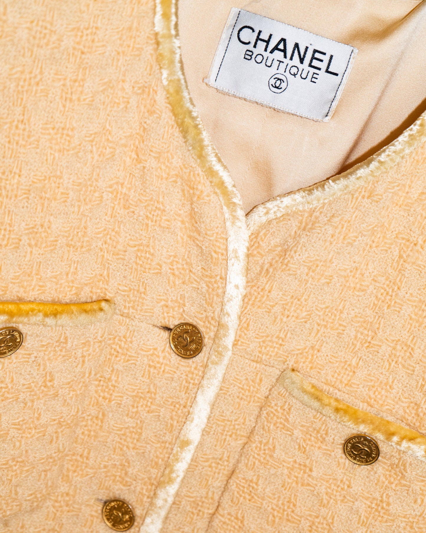 FR38-40 Chanel Fall 1987 Collarless Four Pocketed Velvet Trim Detail Powder Yellow Tweed Jacket - Vintage Chanel Jacket - - Rarchive.