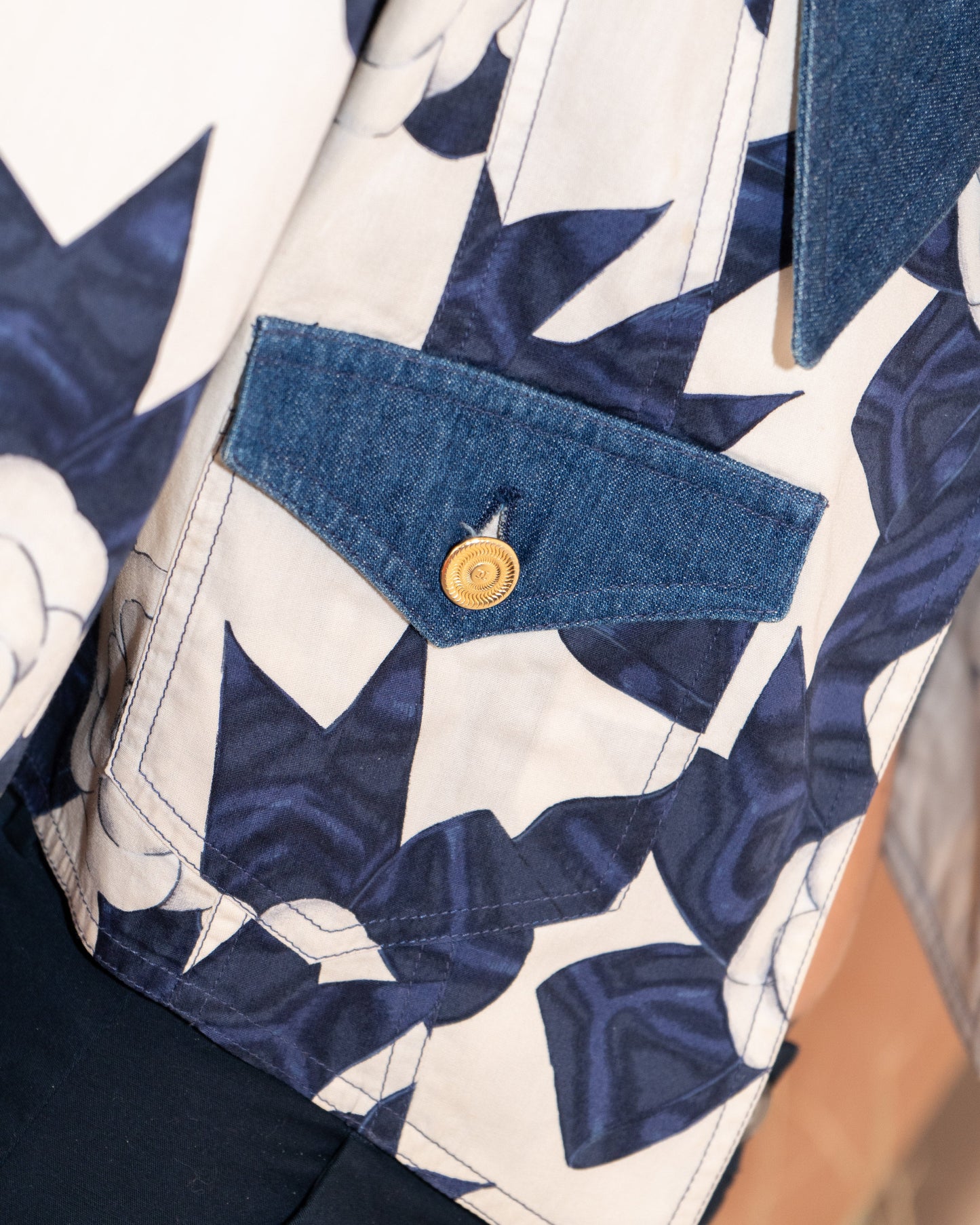 FR40-42 Rare Chanel Spring 1987 Camellia Print Denim Accent Cropped Cotton Jacket - Vintage Chanel Jacket -   - Rarchive.