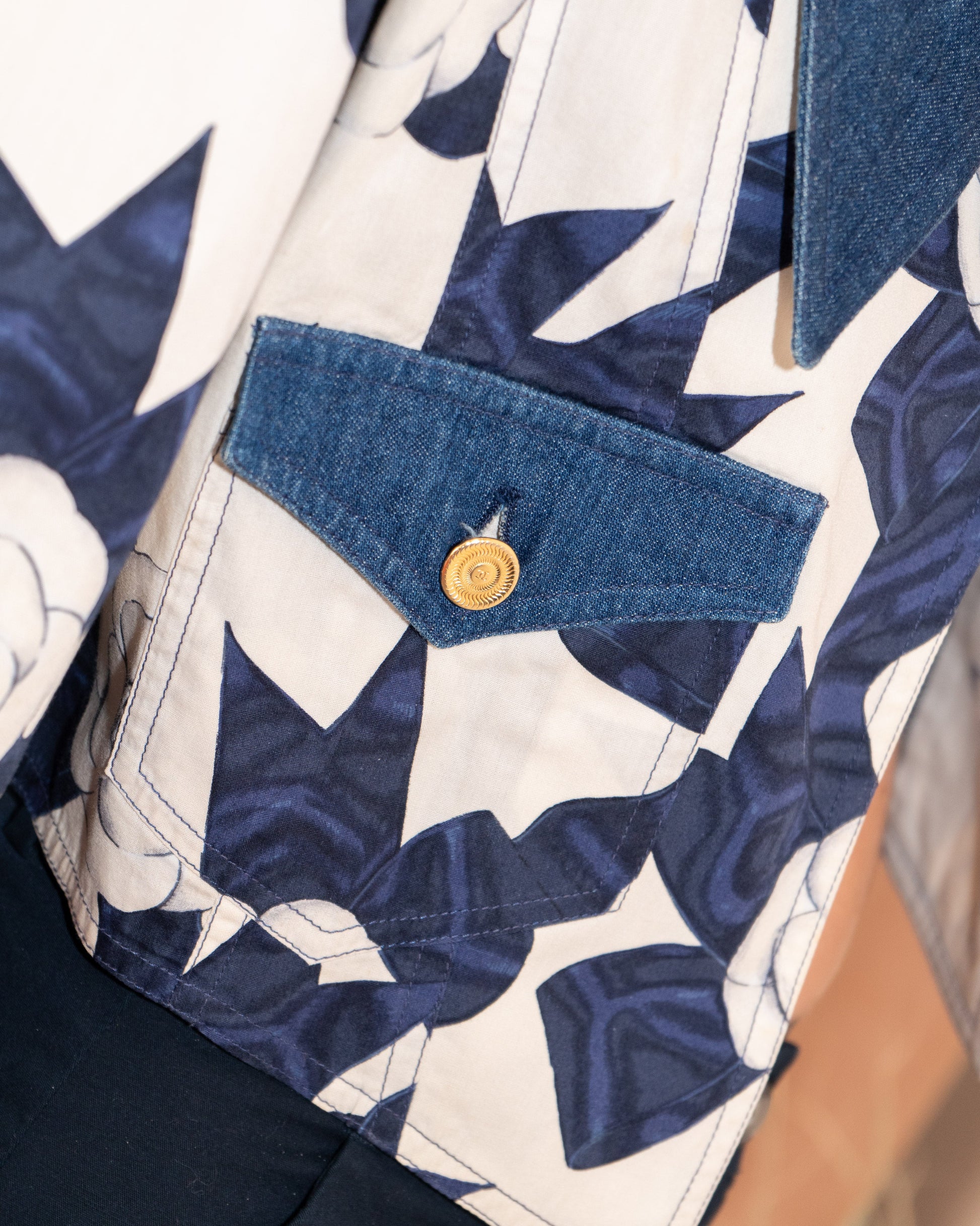 FR40-42 Rare Chanel Spring 1987 Camellia Print Denim Accent Cropped Cotton Jacket - Vintage Chanel Jacket -   - Rarchive.