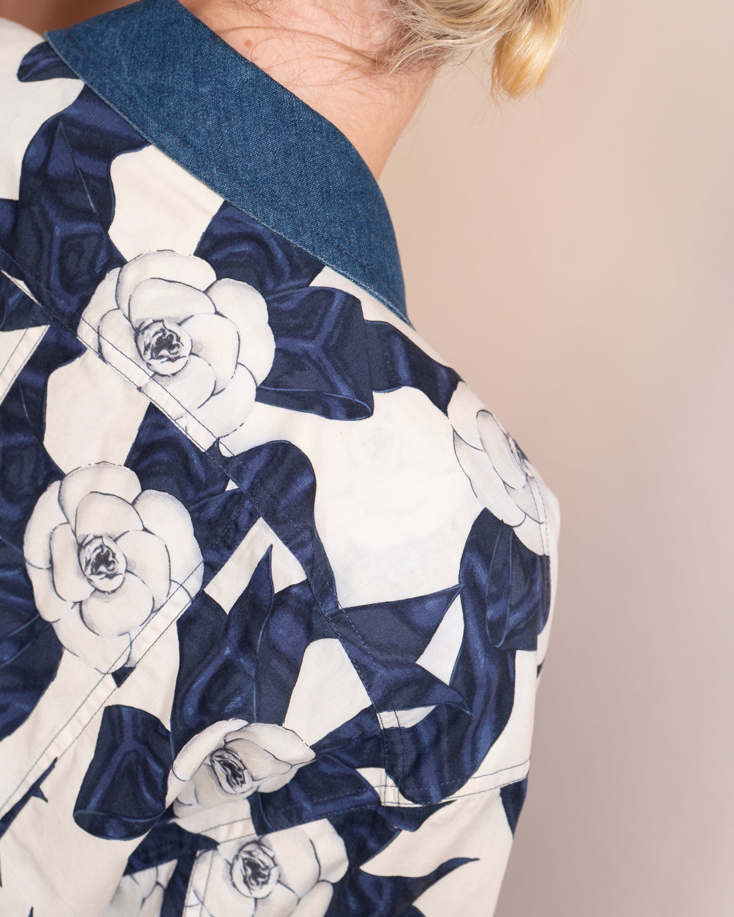 FR40-42 Rare Chanel Spring 1987 Camellia Print Denim Accent Cropped Cotton Jacket - Vintage Chanel Jacket -   - Rarchive.