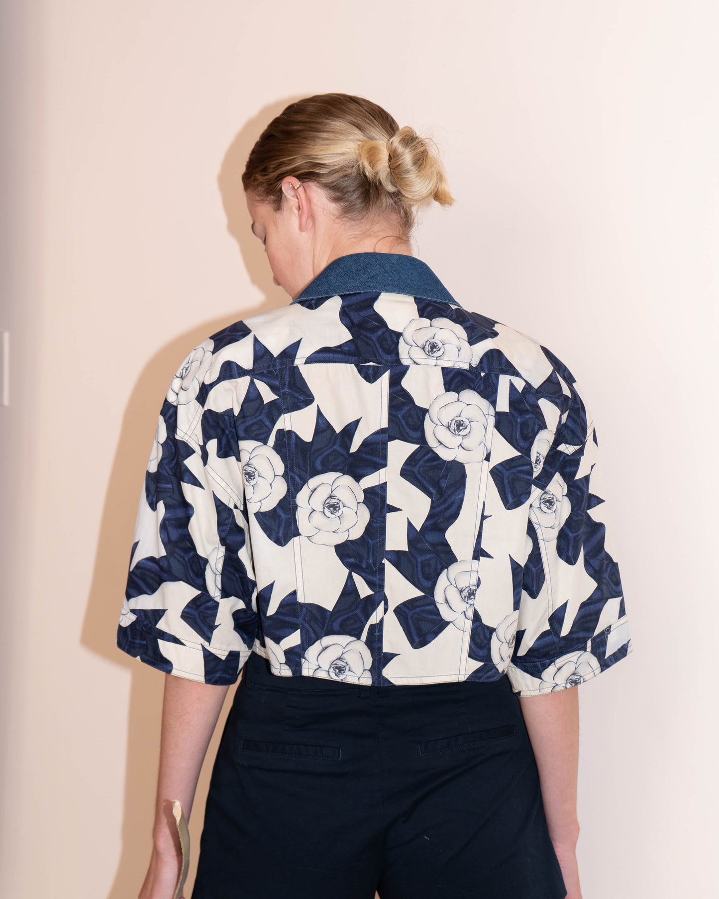 FR40-42 Rare Chanel Spring 1987 Camellia Print Denim Accent Cropped Cotton Jacket - Vintage Chanel Jacket -   - Rarchive.