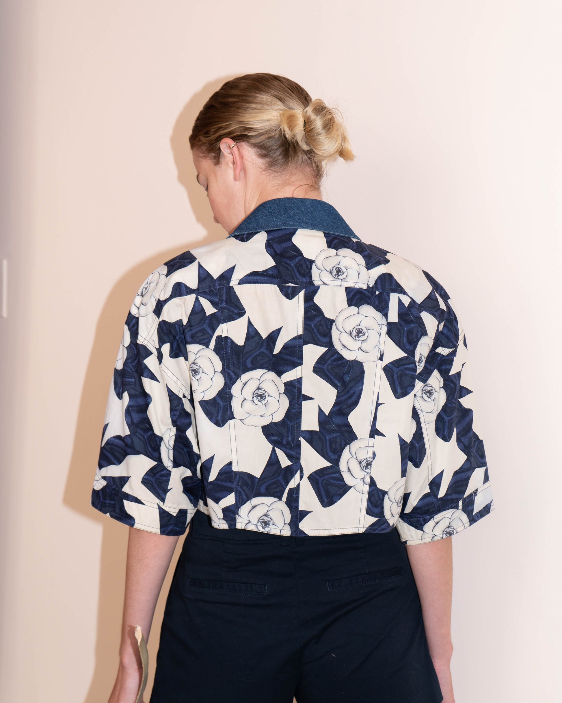 FR40-42 Rare Chanel Spring 1987 Camellia Print Denim Accent Cropped Cotton Jacket - Vintage Chanel Jacket -   - Rarchive.