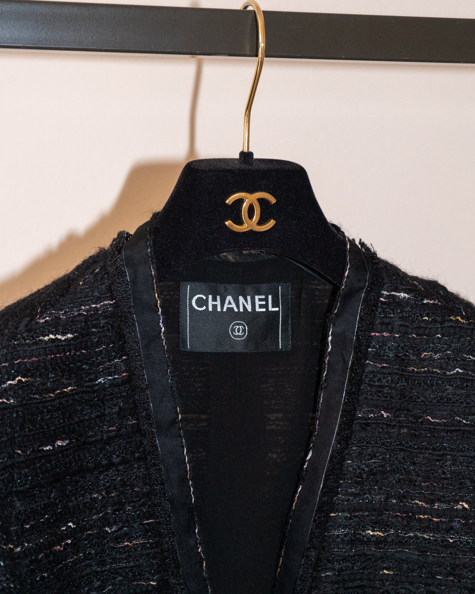 FR40-42 Chanel Fall 2004 Chiffon Details Two Pocketed Collarless Tweed Jacket - Vintage Chanel Jacket -   - Rarchive.
