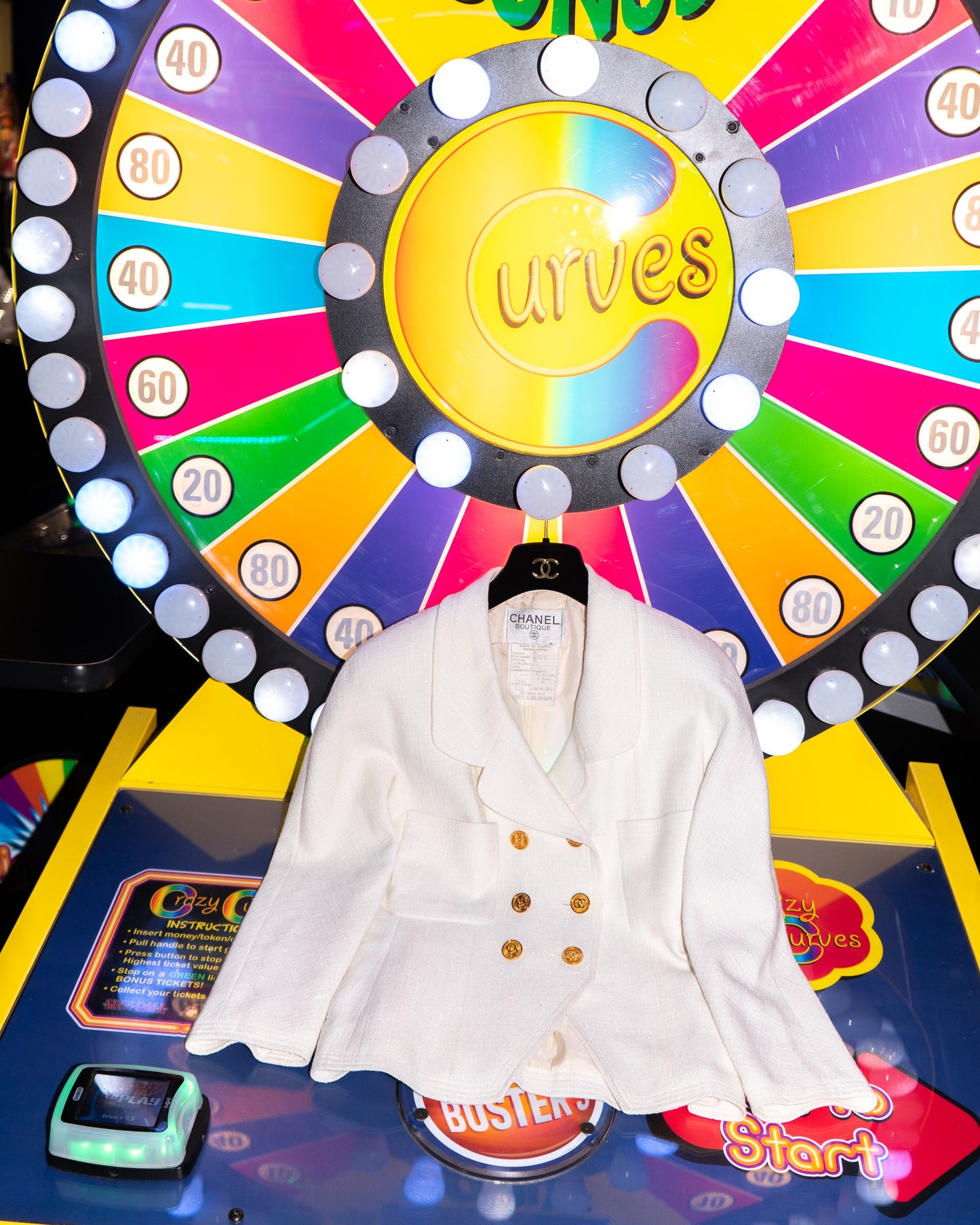 FR36 Chanel Cruise 1990 Double-Breasted Two-Pocketed Off-White Linen Blend Jacket - Vintage Chanel Jacket - - Rarchive.