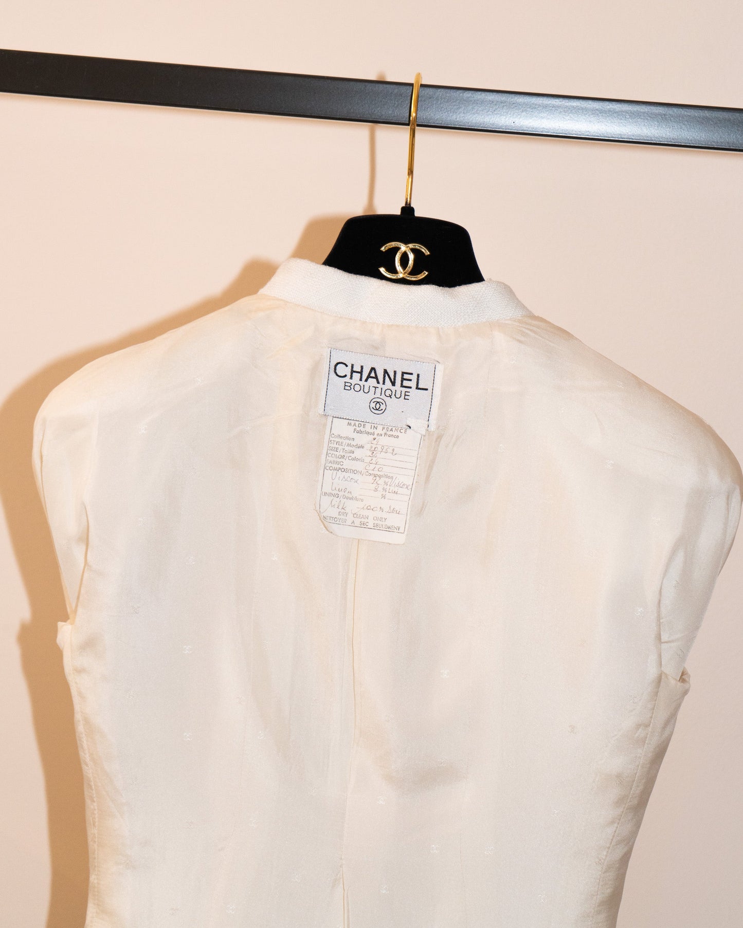 FR36 Chanel Cruise 1990 Double-Breasted Two-Pocketed Off-White Linen Blend Jacket - Vintage Chanel Jacket - - Rarchive.