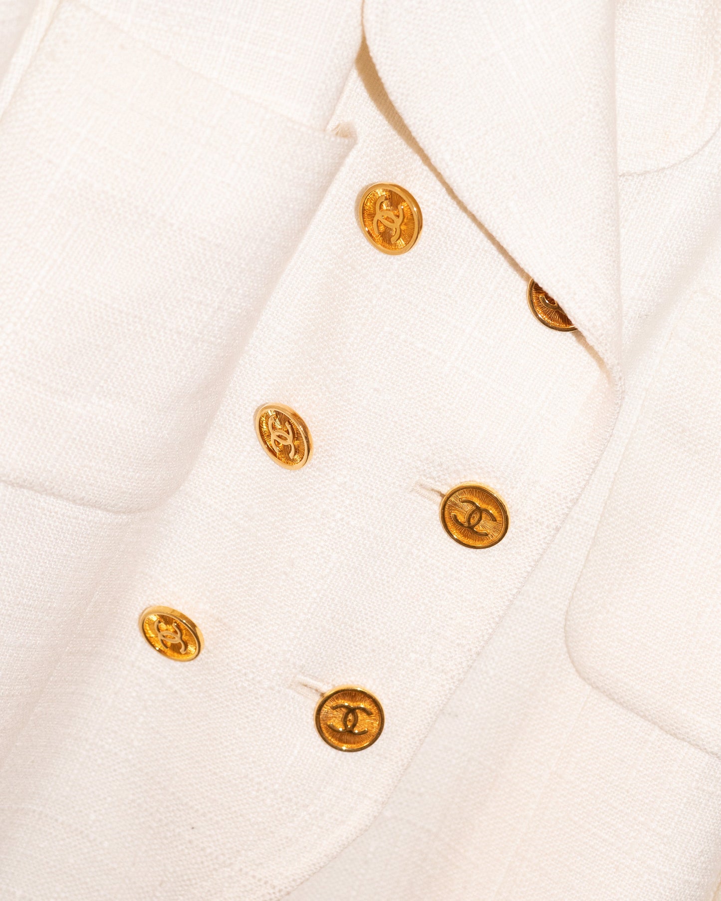 FR36 Chanel Cruise 1990 Double-Breasted Two-Pocketed Off-White Linen Blend Jacket - Vintage Chanel Jacket - - Rarchive.