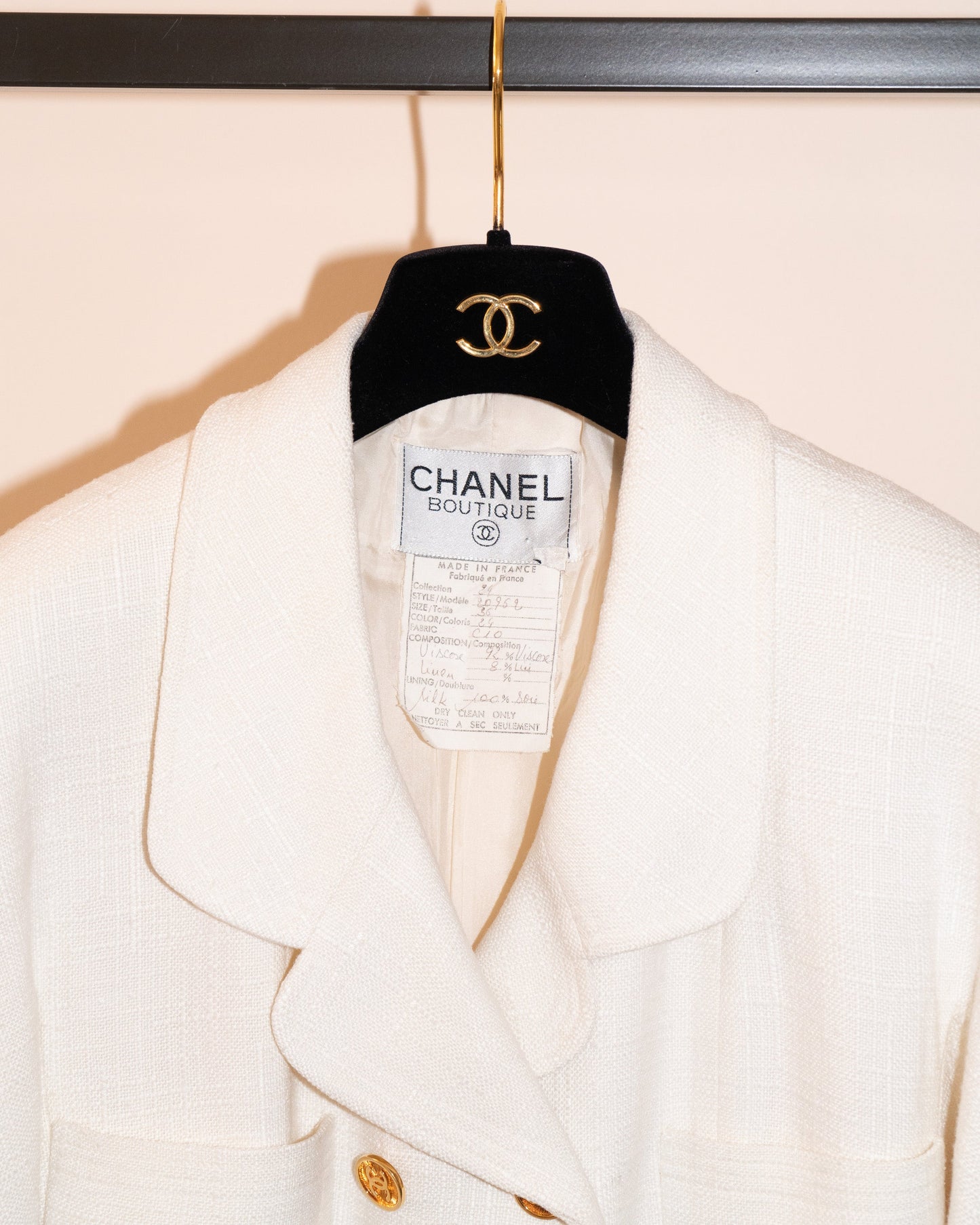 FR36 Chanel Cruise 1990 Double-Breasted Two-Pocketed Off-White Linen Blend Jacket - Vintage Chanel Jacket - - Rarchive.