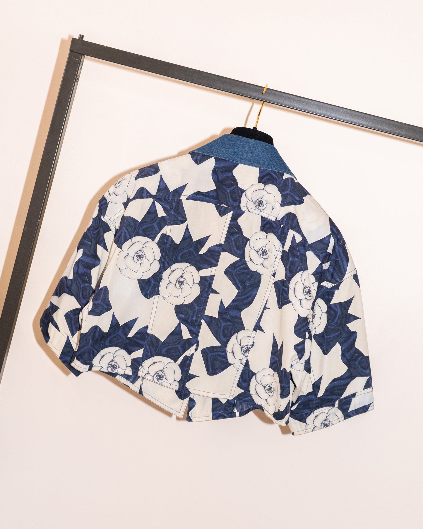 FR40-42 Rare Chanel Spring 1987 Camellia Print Denim Accent Cropped Cotton Jacket - Vintage Chanel Jacket -   - Rarchive.