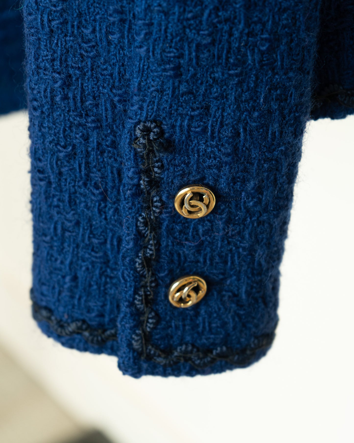FR38-40 Chanel Early 1980s Two-Pocketed Collarless Tweed Jacket in Royal Blue - Vintage Chanel Jacket -   - Rarchive.