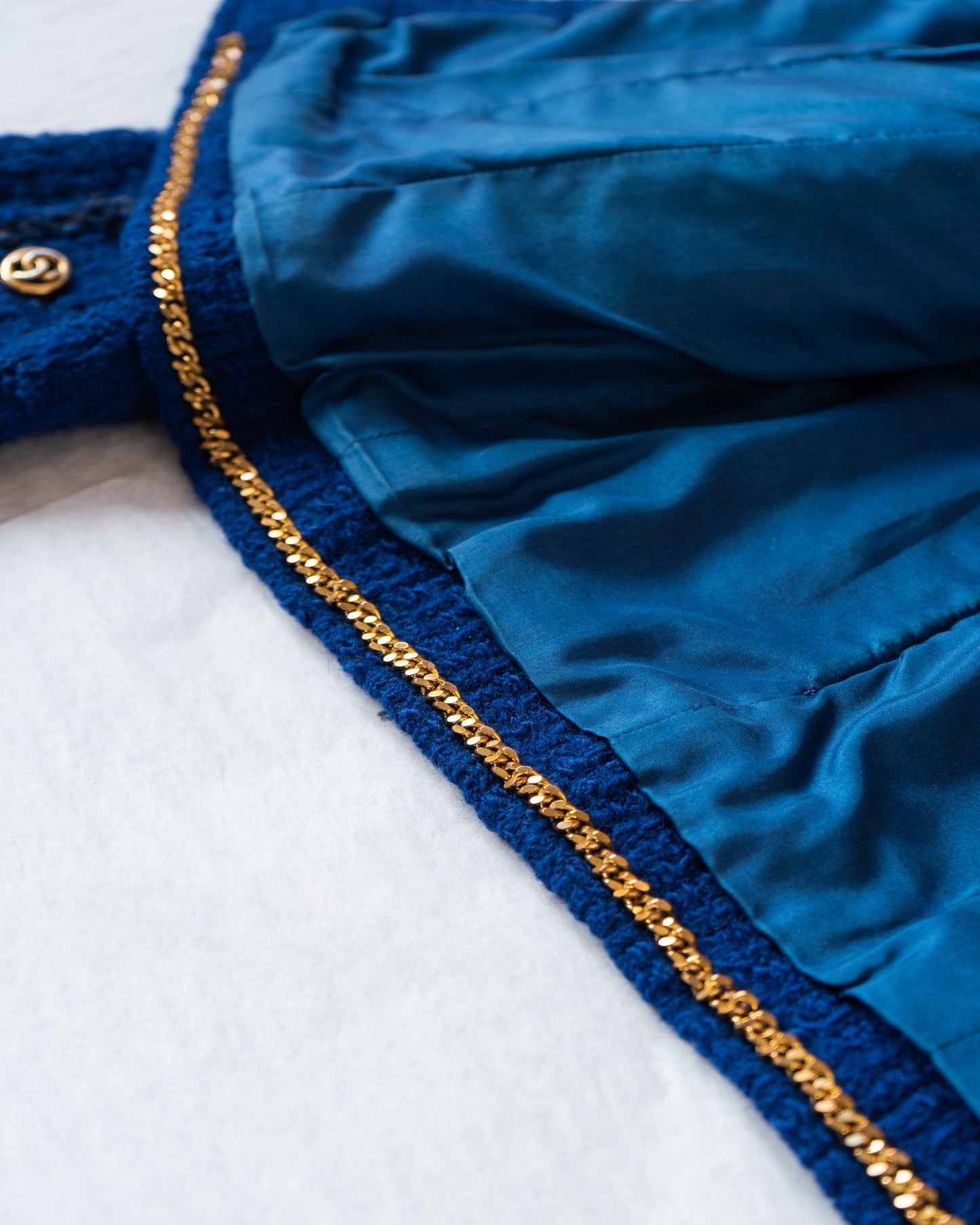 FR38-40 Chanel Early 1980s Two-Pocketed Collarless Tweed Jacket in Royal Blue - Vintage Chanel Jacket - - Rarchive.