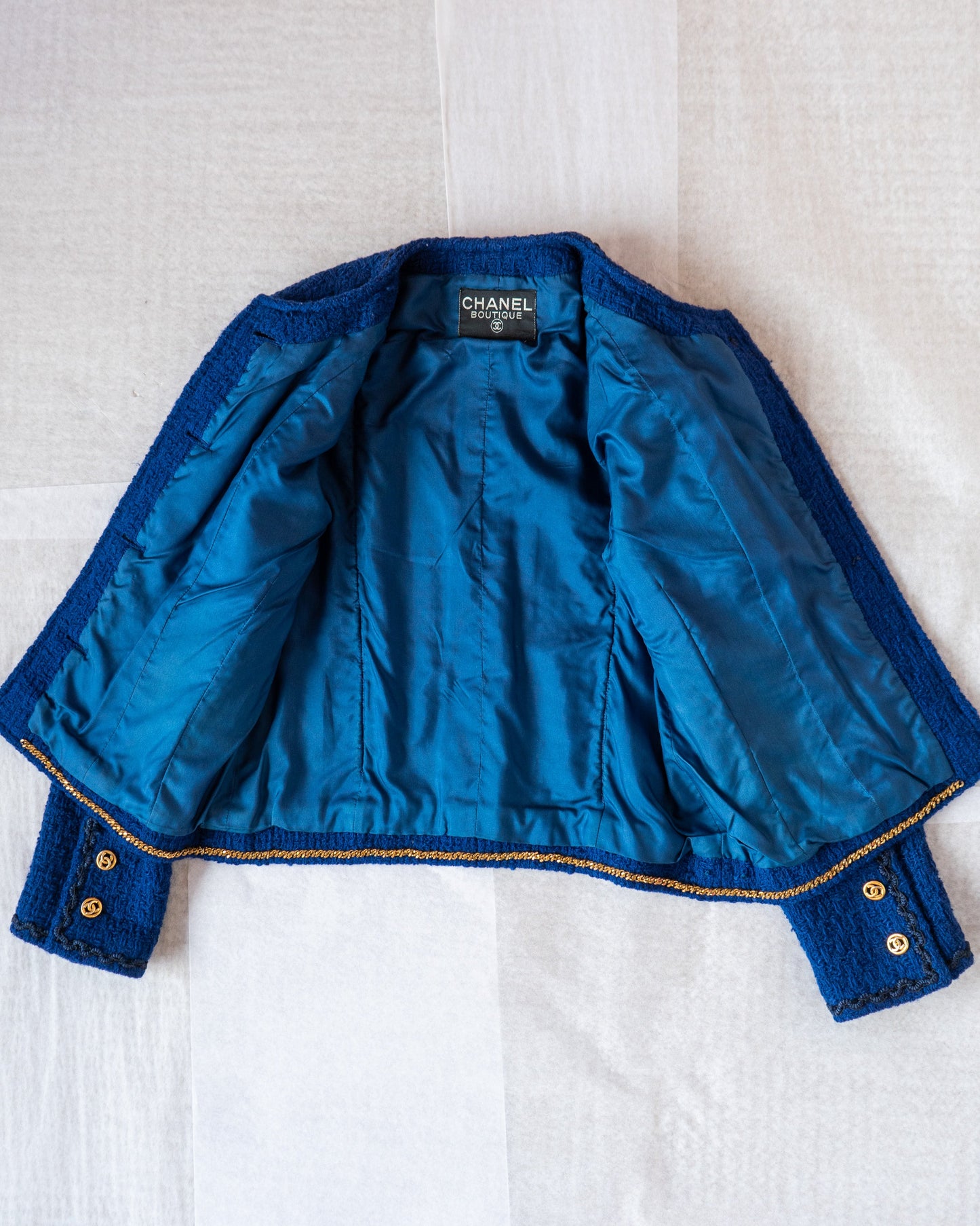 FR38-40 Chanel Early 1980s Two-Pocketed Collarless Tweed Jacket in Royal Blue - Vintage Chanel Jacket - - Rarchive.