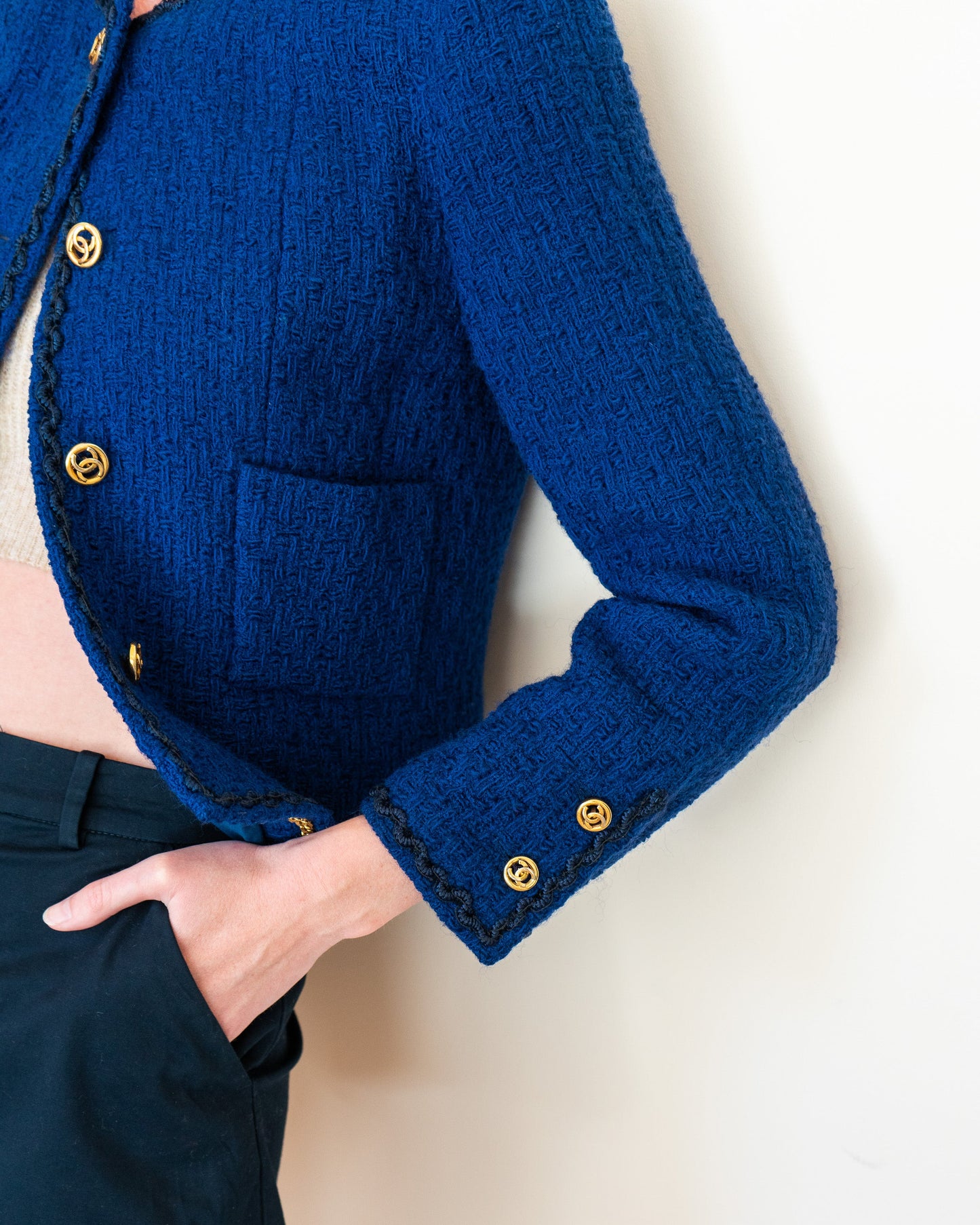 FR38-40 Chanel Early 1980s Two-Pocketed Collarless Tweed Jacket in Royal Blue - Vintage Chanel Jacket - - Rarchive.