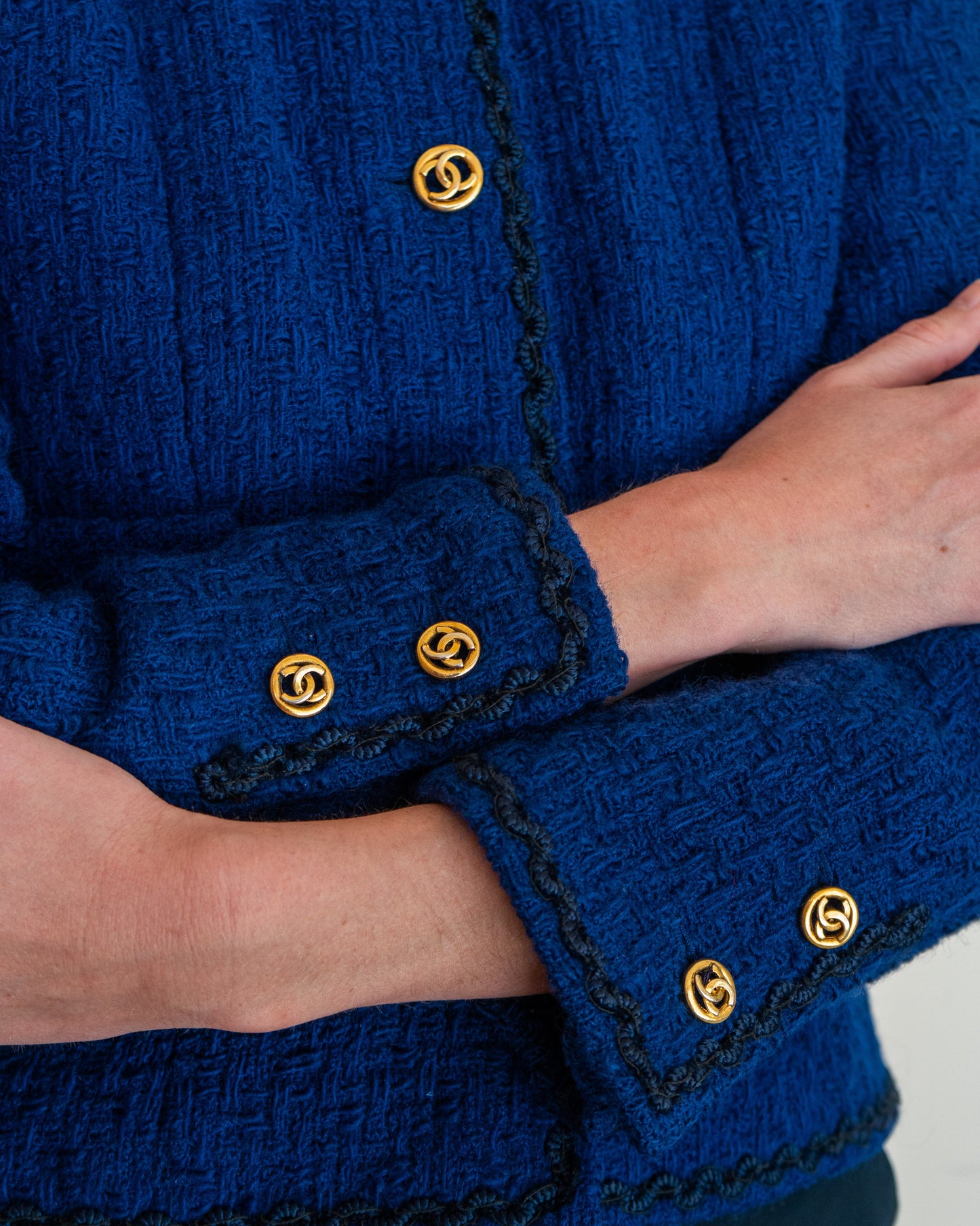 FR38-40 Chanel Early 1980s Two-Pocketed Collarless Tweed Jacket in Royal Blue - Vintage Chanel Jacket - - Rarchive.