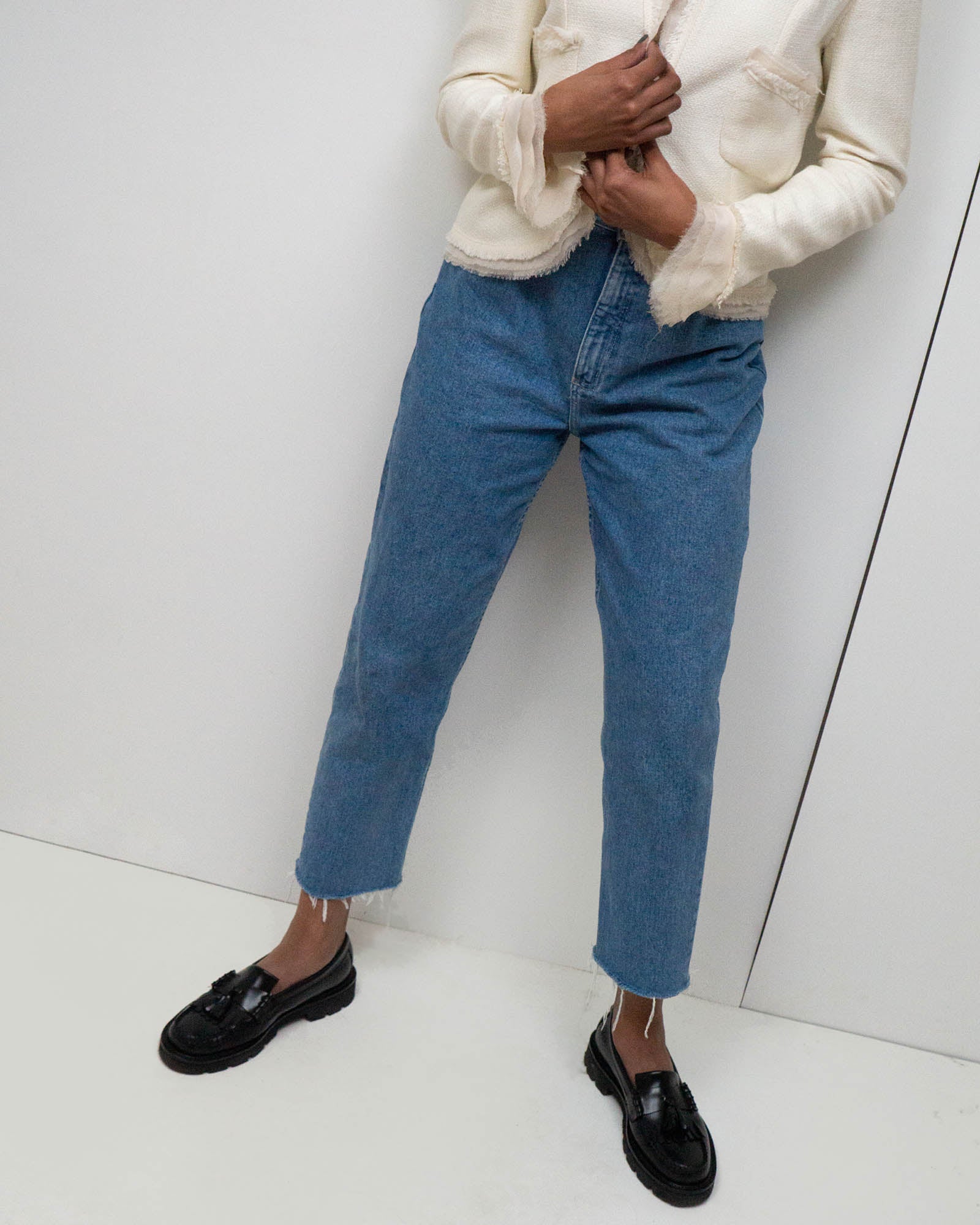 FR36-38 Chanel Cruise 2004 Two Pocket Tiered Chiffon Raw Edge Trim Tweed Collarless Jacket in Off-White - Vintage Chanel Jacket -  Jacket - Rarchive.