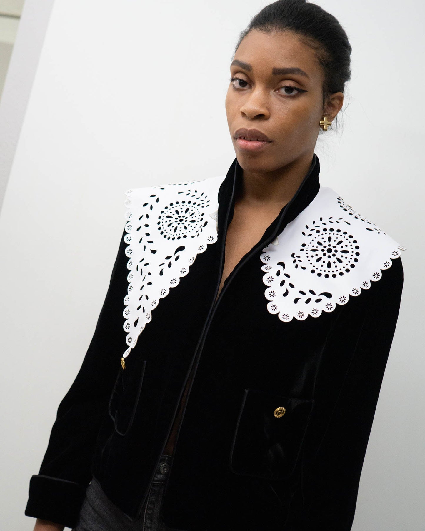 FR40 Chanel 1980s Silk Trim Gold-Tone Buttons Two Pocket Velvet Jacket in Black - Vintage Chanel Jacket -  Jacket - Rarchive.
