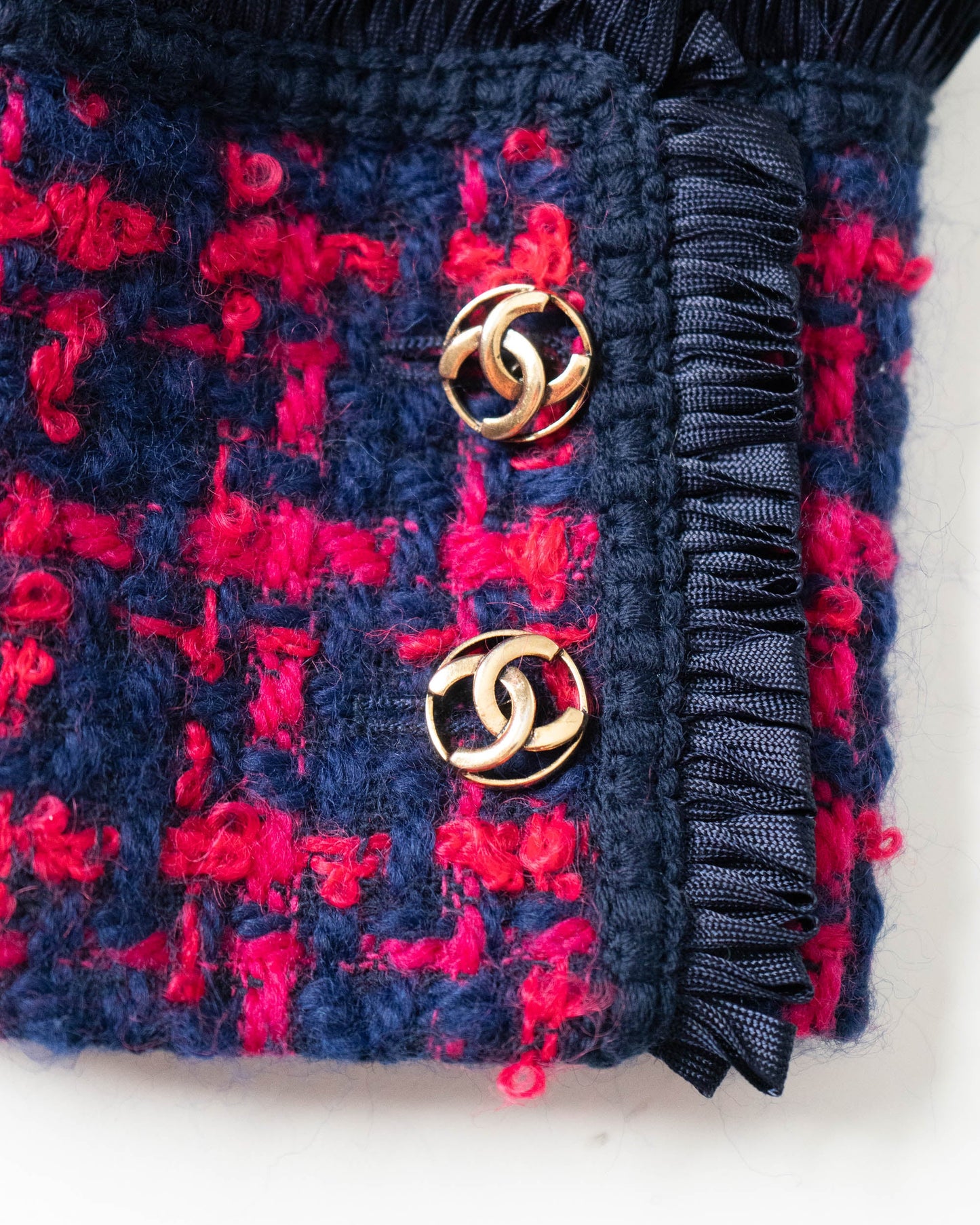 FR36 Chanel 1980s Four Pocket Fringe Trim Houndstooth Tweed Jacket in Red and Navy - Vintage Chanel Jacket - Jacket - Rarchive.