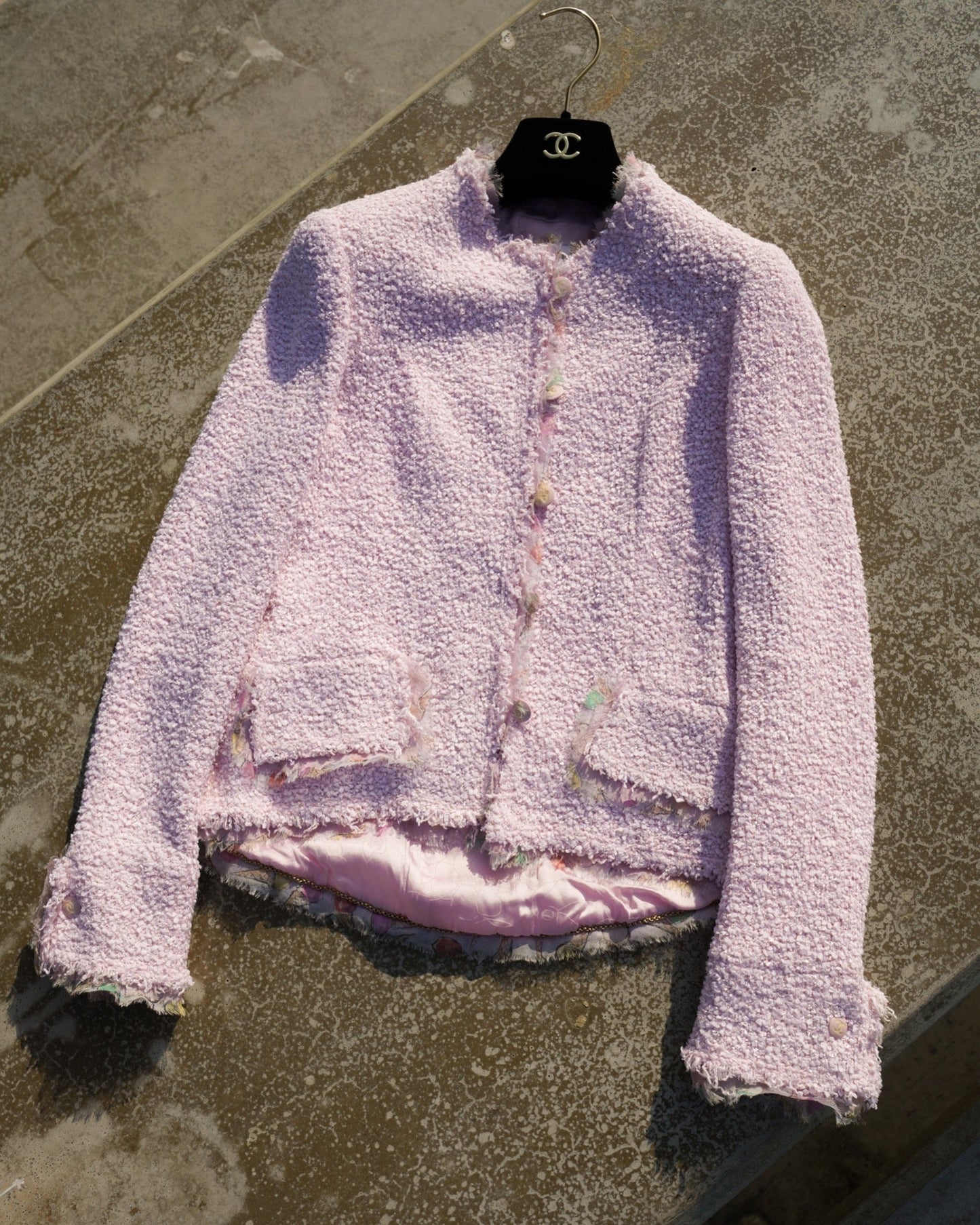 FR36-38 Chanel Cruise 2004 Two Pocket Tweed Boucle Jacket in Pink - Vintage Chanel Jacket -  Jacket - Rarchive.