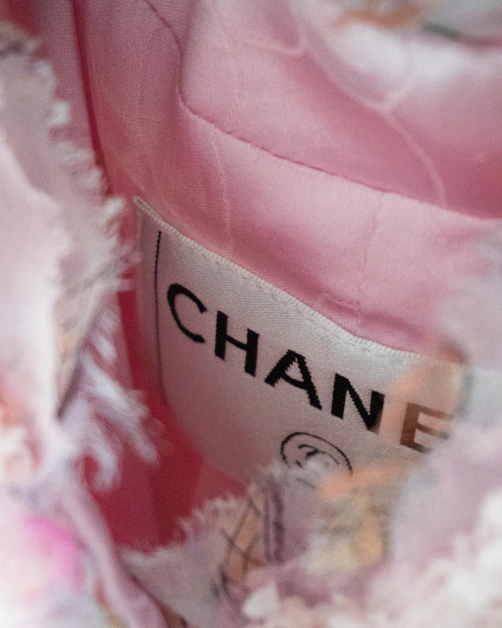 FR36-38 Chanel Cruise 2004 Two Pocket Tweed Boucle Jacket in Pink - Vintage Chanel Jacket -  Jacket - Rarchive.