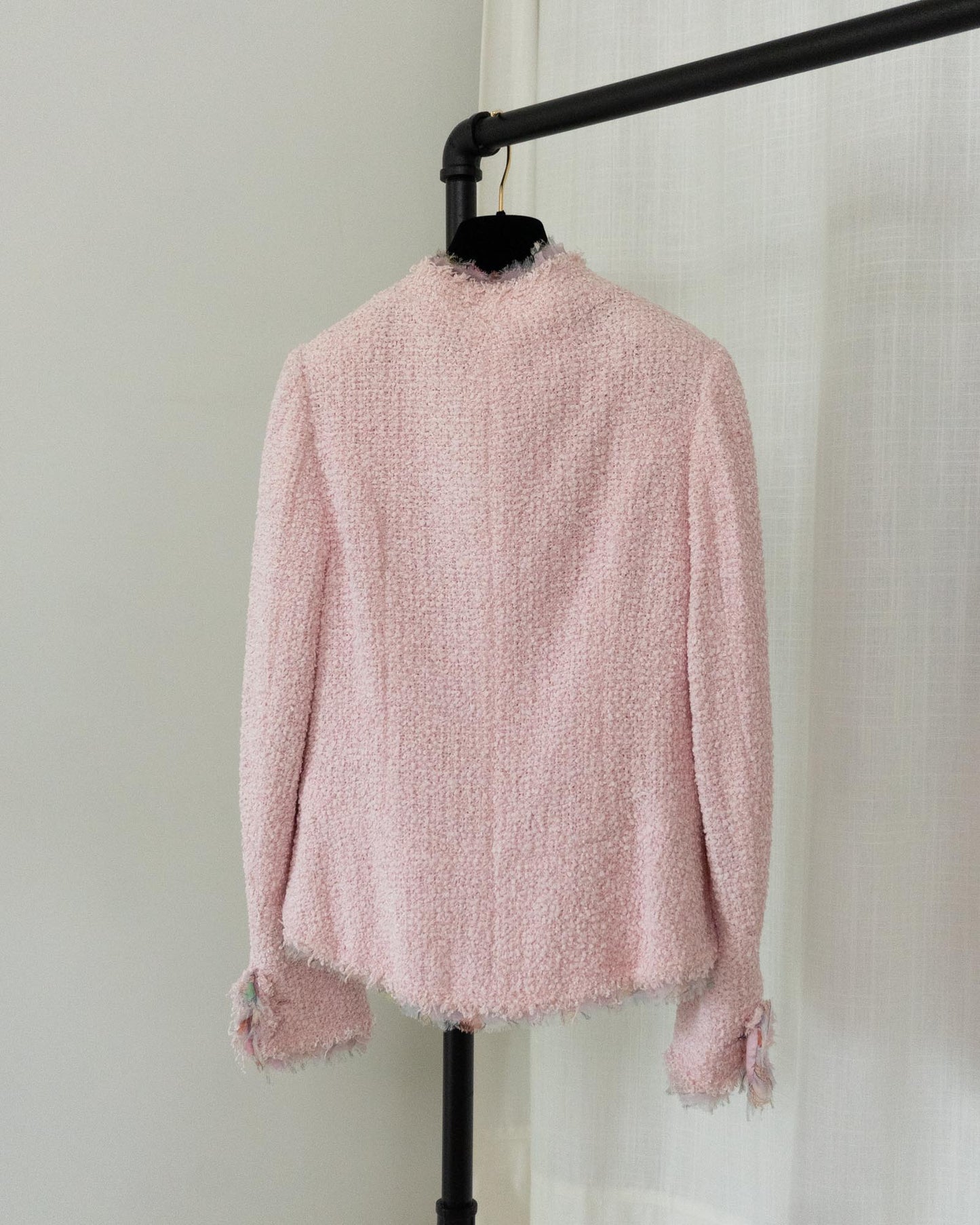 FR36-38 Chanel Cruise 2004 Two Pocket Tweed Boucle Jacket in Pink - Vintage Chanel Jacket -  Jacket - Rarchive.