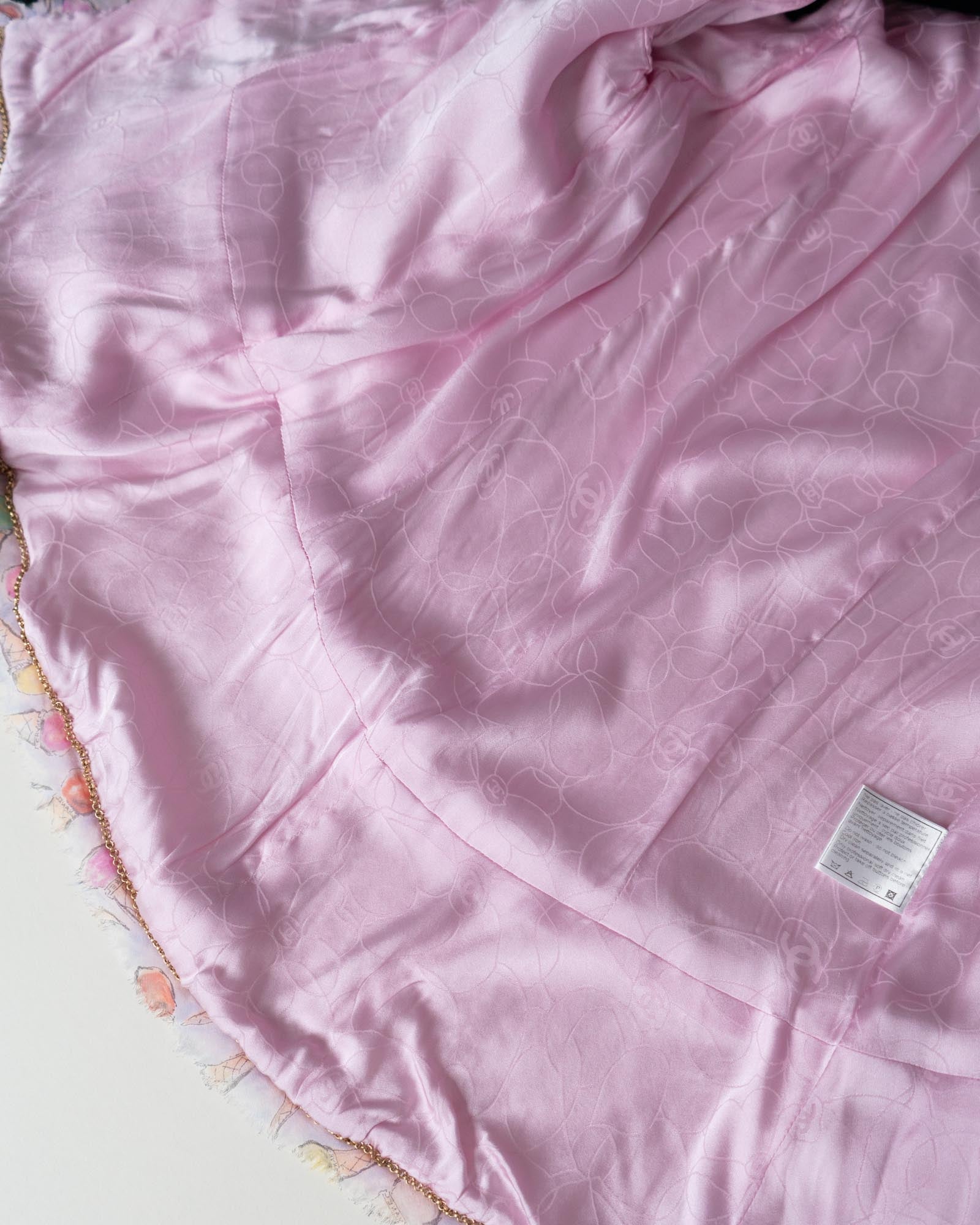 FR36-38 Chanel Cruise 2004 Two Pocket Tweed Boucle Jacket in Pink - Vintage Chanel Jacket -  Jacket - Rarchive.