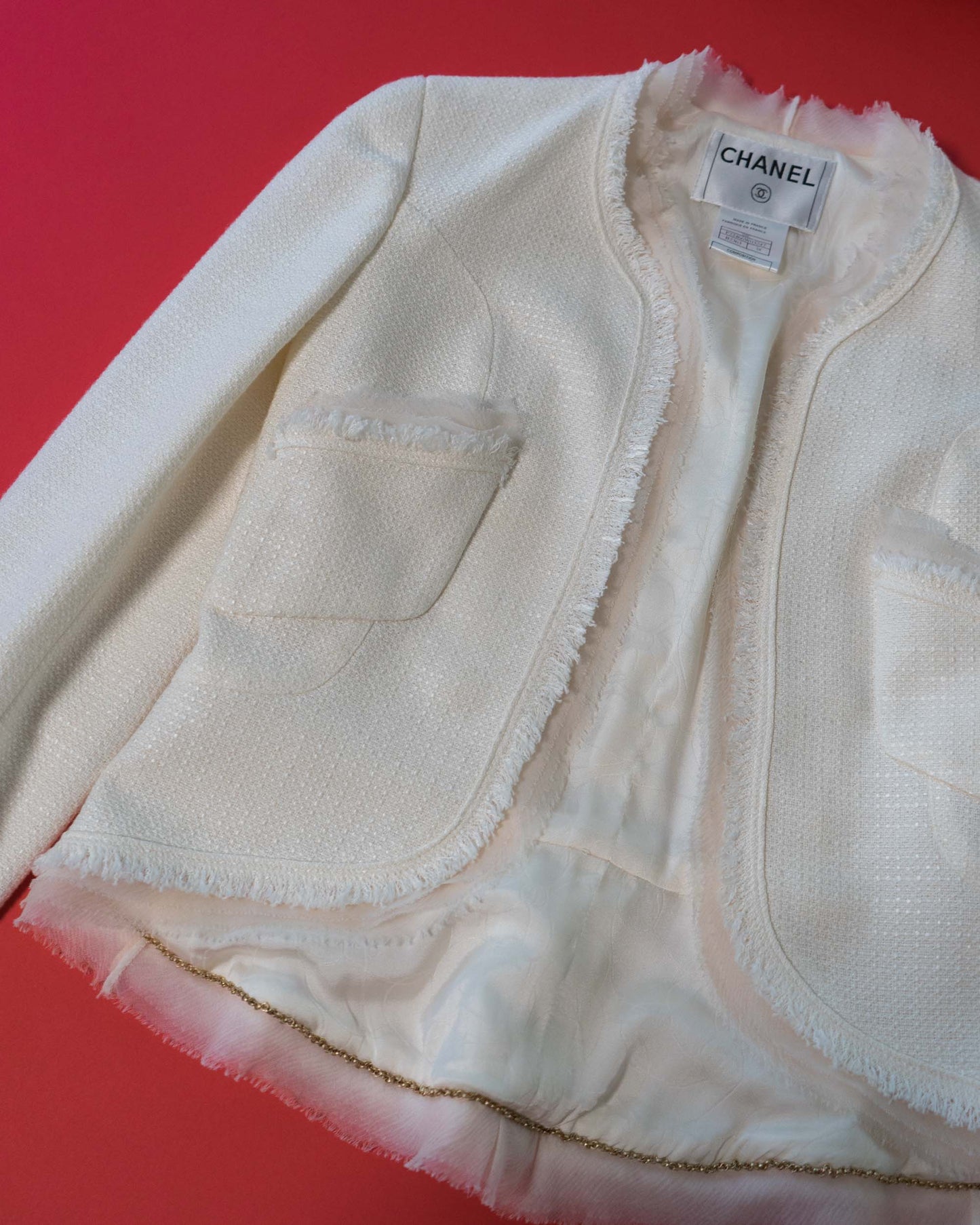 FR36-38 Chanel Cruise 2004 Two Pocket Tiered Chiffon Raw Edge Trim Tweed Collarless Jacket in Off-White - Vintage Chanel Jacket - Jacket - Rarchive.