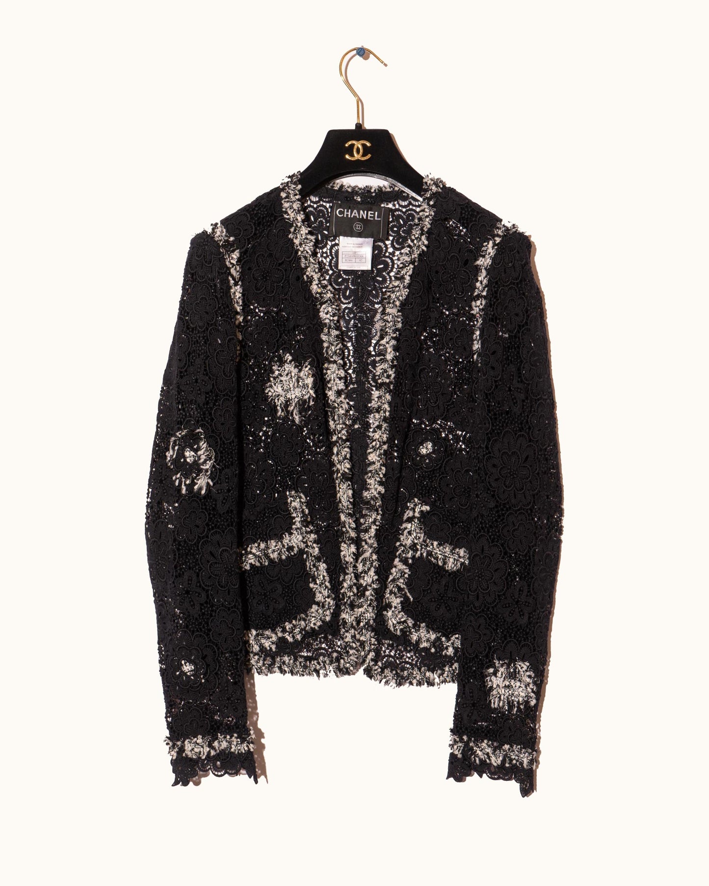 FR38-40 Chanel Spring 2004 Collarless Two Pocket Contrasting Trim Black Floral Lace Jacket - Vintage Chanel Jacket -   - Rarchive.