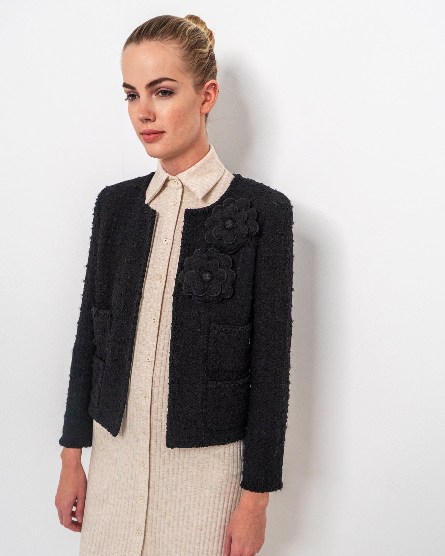 FR36-38 Rare Chanel Fall 2009 Timeless Classic Collarless Four Pocket Camellia Detail Black Tweed Jacket