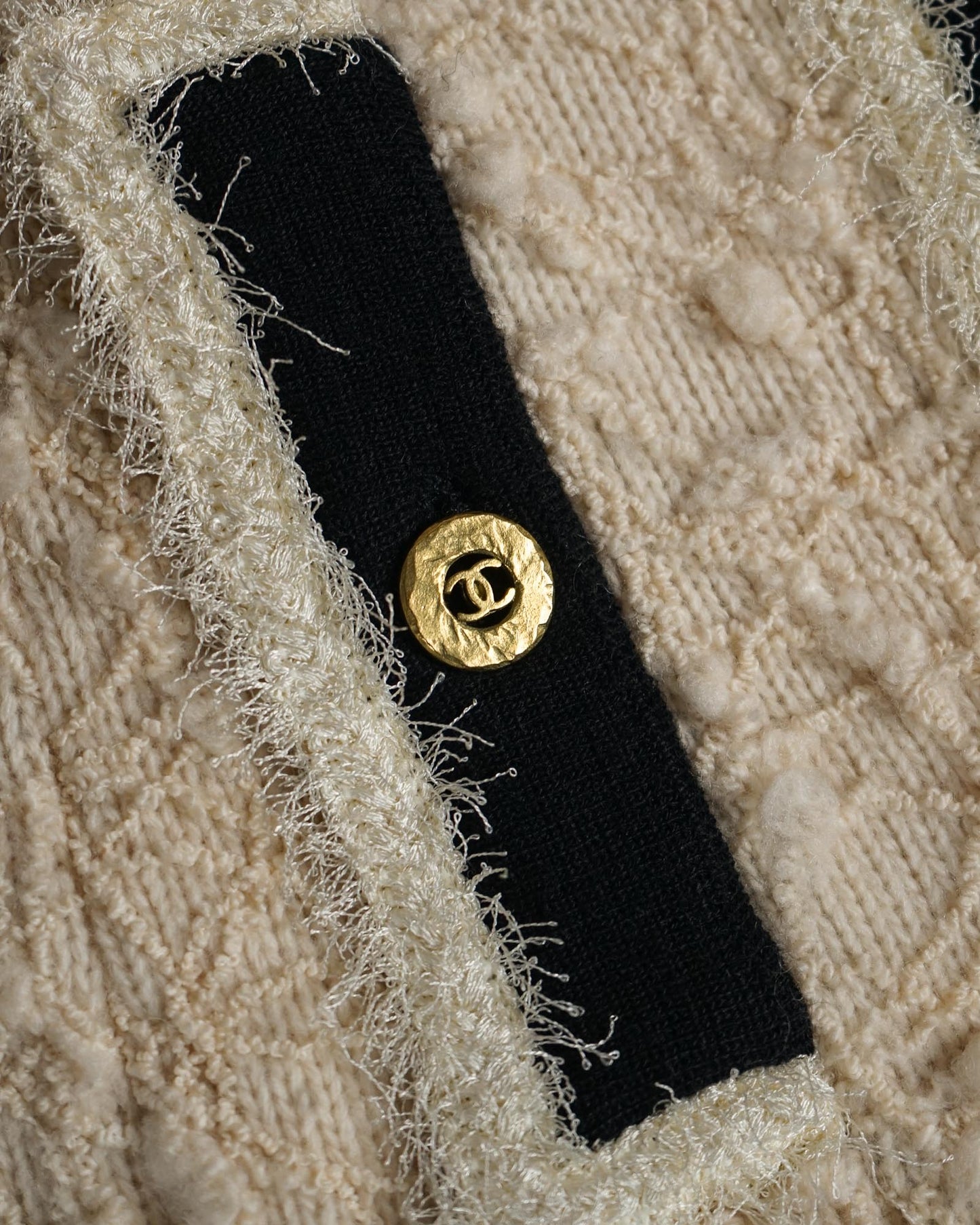 FR36-38 Rare Chanel Fall 1994 Iconic Collarless Ivory and Black Fantasy Tweed Jacket
