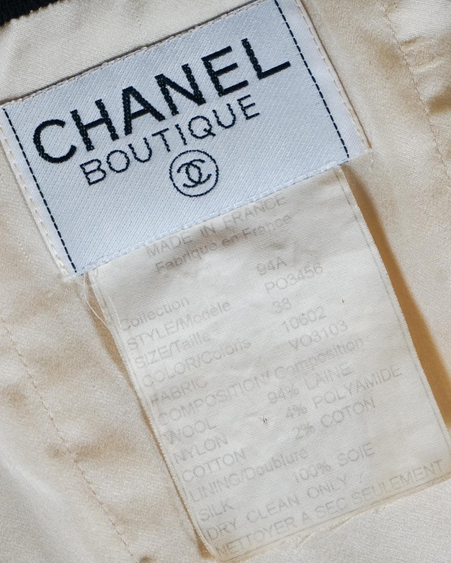 FR36-38 Rare Chanel Fall 1994 Iconic Collarless Ivory and Black Fantasy Tweed Jacket